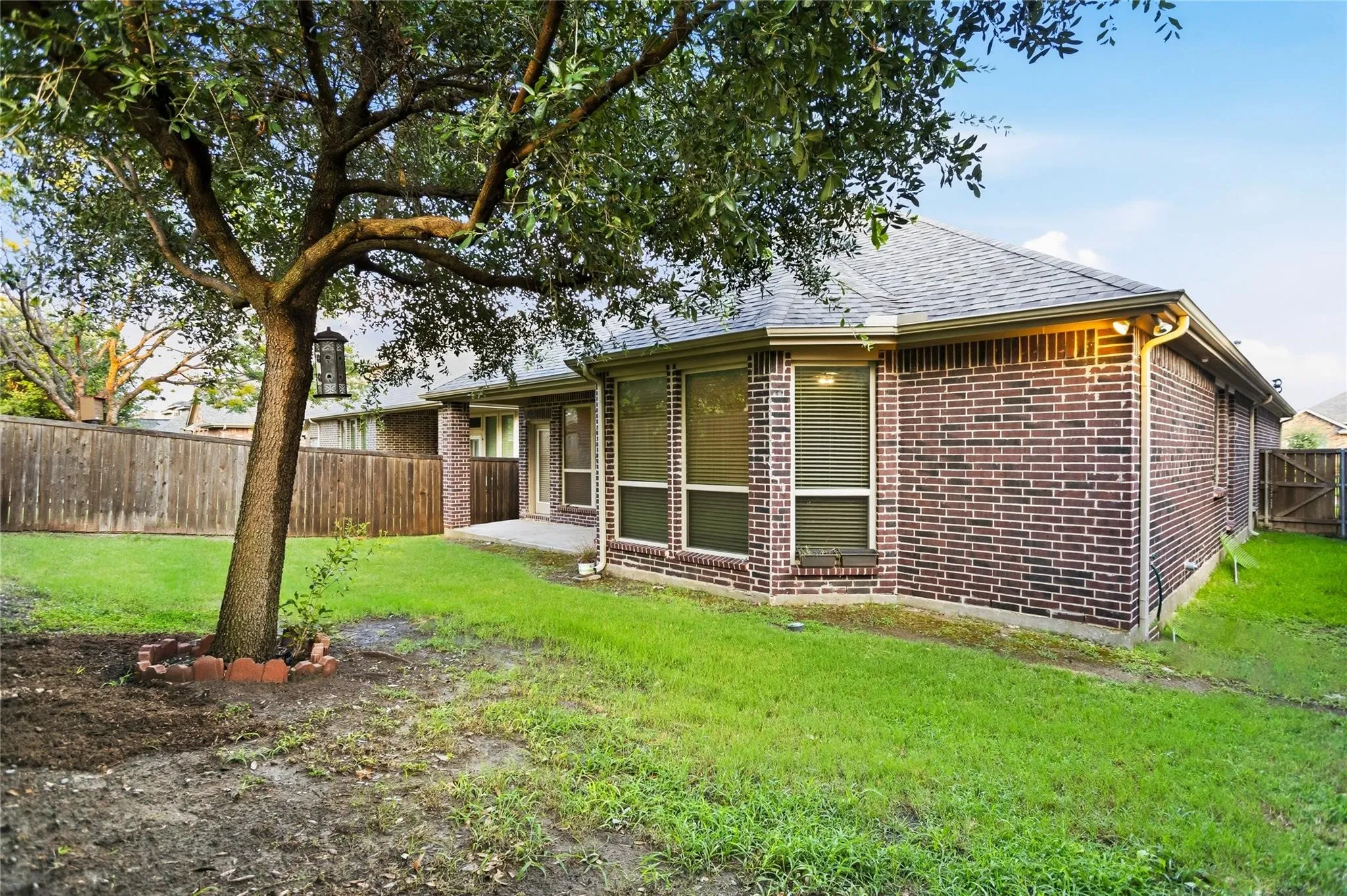 Single Family Residence For Sale in Collin County , 10816 Sexton Drive, Mc Kinney, Texas 75072, 4 Bedroom, 3 Bathroom, 2 Garage spaces, 2,253 Sqft, built in 2013, mls#21365068, Real Estate Agent in Mc Kinney, Homes For Sale in Collin county, Homes For Sale in Mc Kinney, Realtor in Mc Kinney Texas, Real Estate Brokerage Independent Realty Texas, Luminita Cordes Realtor