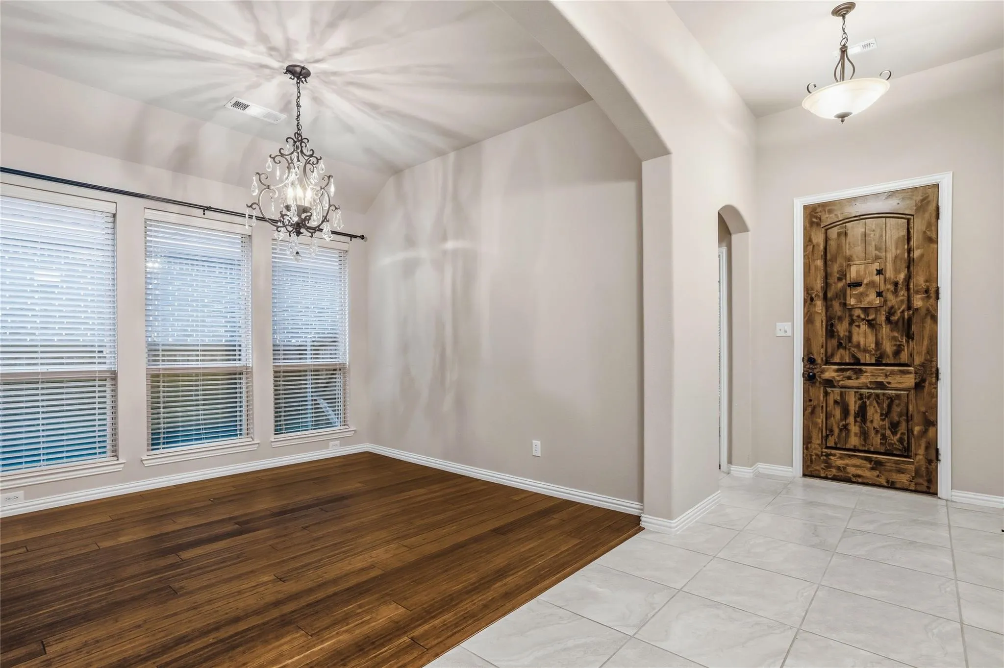 Single Family Residence For Sale in Collin County , 10816 Sexton Drive, Mc Kinney, Texas 75072, 4 Bedroom, 3 Bathroom, 2 Garage spaces, 2,253 Sqft, built in 2013, mls#21365068, Real Estate Agent in Mc Kinney, Homes For Sale in Collin county, Homes For Sale in Mc Kinney, Realtor in Mc Kinney Texas, Real Estate Brokerage Independent Realty Texas, Luminita Cordes Realtor
