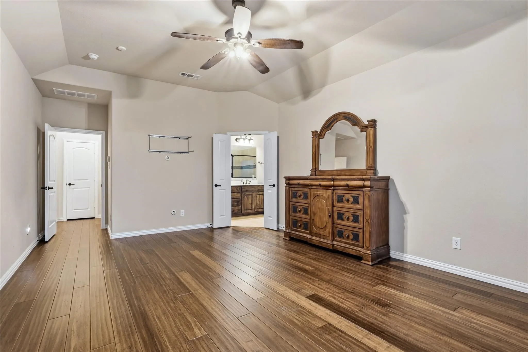 Single Family Residence For Sale in Collin County , 10816 Sexton Drive, Mc Kinney, Texas 75072, 4 Bedroom, 3 Bathroom, 2 Garage spaces, 2,253 Sqft, built in 2013, mls#21365068, Real Estate Agent in Mc Kinney, Homes For Sale in Collin county, Homes For Sale in Mc Kinney, Realtor in Mc Kinney Texas, Real Estate Brokerage Independent Realty Texas, Luminita Cordes Realtor
