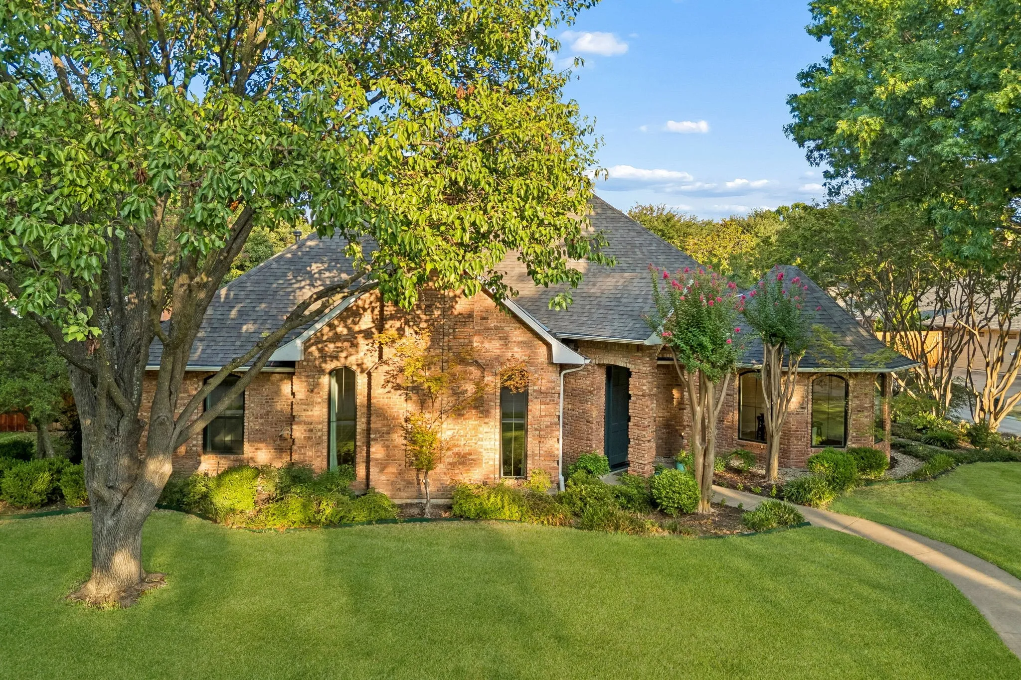 Single Family Residence For Sale in Dallas County , 2112 Brandeis Drive, Richardson, Texas 75082, 4 Bedroom, 3 Bathroom, 3 Garage spaces, 3,187 Sqft, built in 1983, mls#21356775, Real Estate Agent in Richardson, Homes For Sale in Dallas county, Homes For Sale in Richardson, Realtor in Richardson Texas, Real Estate Brokerage Independent Realty Texas, Luminita Cordes Realtor