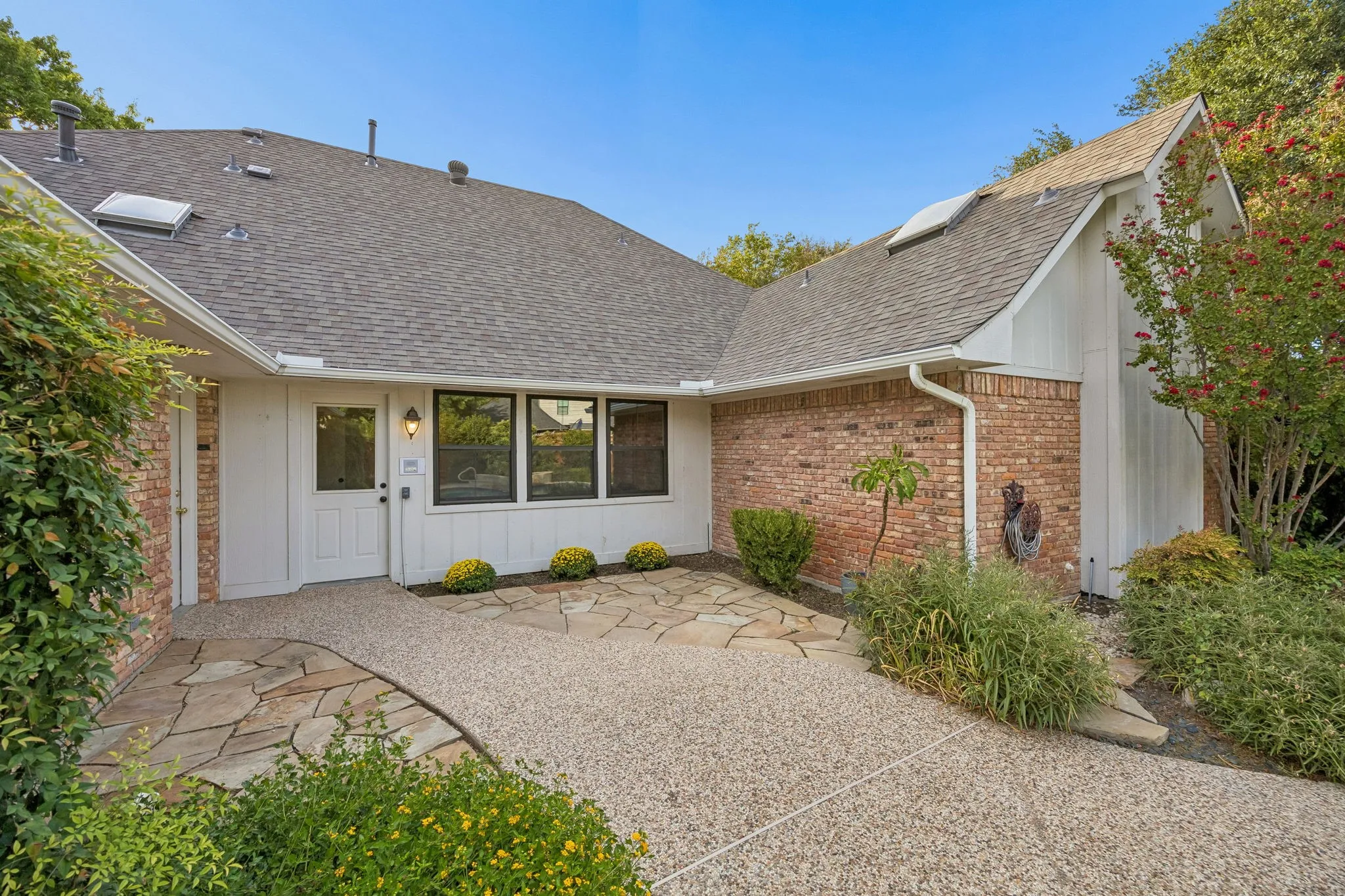 Single Family Residence For Sale in Dallas County , 2112 Brandeis Drive, Richardson, Texas 75082, 4 Bedroom, 3 Bathroom, 3 Garage spaces, 3,187 Sqft, built in 1983, mls#21356775, Real Estate Agent in Richardson, Homes For Sale in Dallas county, Homes For Sale in Richardson, Realtor in Richardson Texas, Real Estate Brokerage Independent Realty Texas, Luminita Cordes Realtor