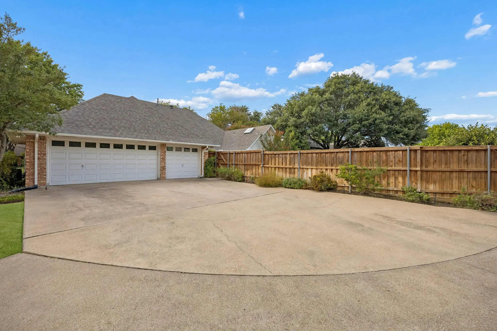 Single Family Residence For Sale in Dallas County , 2112 Brandeis Drive, Richardson, Texas 75082, 4 Bedroom, 3 Bathroom, 3 Garage spaces, 3,187 Sqft, built in 1983, mls#21356775, Real Estate Agent in Richardson, Homes For Sale in Dallas county, Homes For Sale in Richardson, Realtor in Richardson Texas, Real Estate Brokerage Independent Realty Texas, Luminita Cordes Realtor