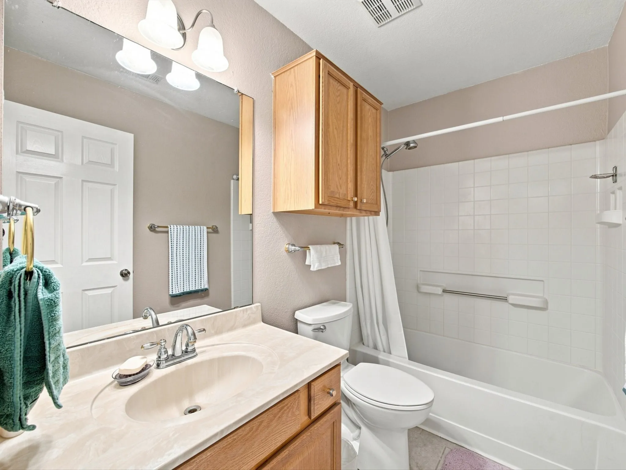 Single Family Residence For Sale in Ellis County , 3446 Charing Cross Road, Midlothian, Texas 76065, 3 Bedroom, 2 Bathroom, 2 Garage spaces, 1,673 Sqft, built in 2003, mls#21365501, Real Estate Agent in Midlothian, Homes For Sale in Ellis county, Homes For Sale in Midlothian, Realtor in Midlothian Texas, Real Estate Brokerage Independent Realty Texas, Luminita Cordes Realtor