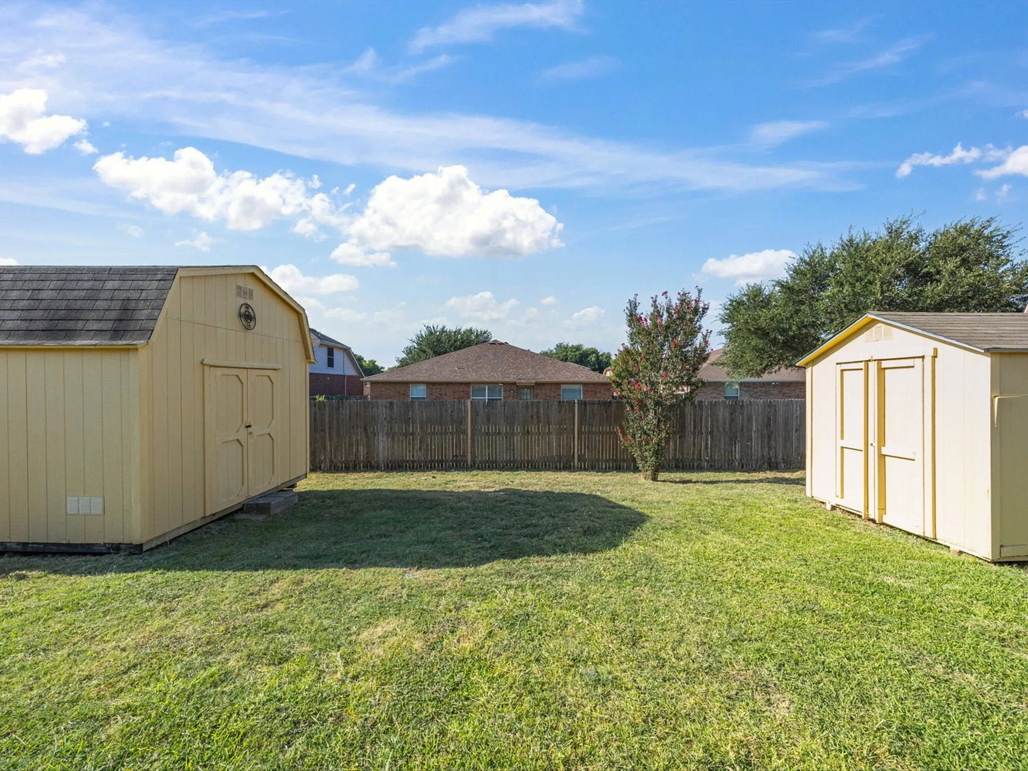 Single Family Residence For Sale in Ellis County , 3446 Charing Cross Road, Midlothian, Texas 76065, 3 Bedroom, 2 Bathroom, 2 Garage spaces, 1,673 Sqft, built in 2003, mls#21365501, Real Estate Agent in Midlothian, Homes For Sale in Ellis county, Homes For Sale in Midlothian, Realtor in Midlothian Texas, Real Estate Brokerage Independent Realty Texas, Luminita Cordes Realtor
