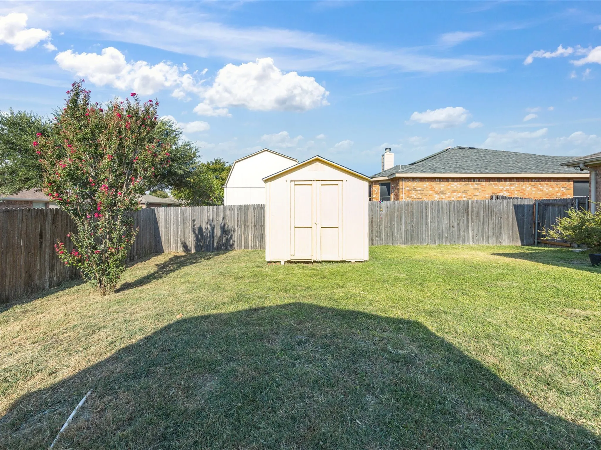 Single Family Residence For Sale in Ellis County , 3446 Charing Cross Road, Midlothian, Texas 76065, 3 Bedroom, 2 Bathroom, 2 Garage spaces, 1,673 Sqft, built in 2003, mls#21365501, Real Estate Agent in Midlothian, Homes For Sale in Ellis county, Homes For Sale in Midlothian, Realtor in Midlothian Texas, Real Estate Brokerage Independent Realty Texas, Luminita Cordes Realtor