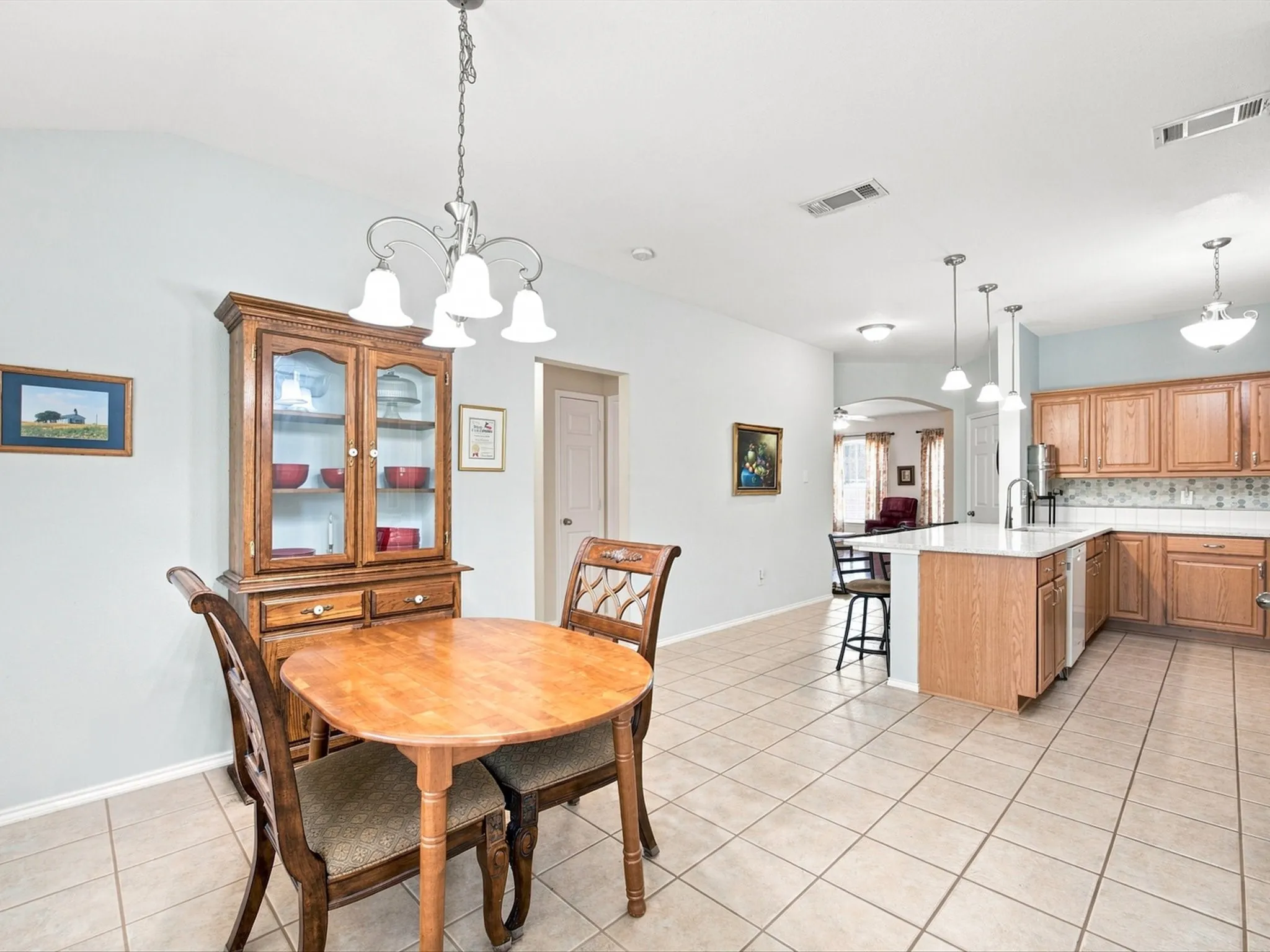 Single Family Residence For Sale in Ellis County , 3446 Charing Cross Road, Midlothian, Texas 76065, 3 Bedroom, 2 Bathroom, 2 Garage spaces, 1,673 Sqft, built in 2003, mls#21365501, Real Estate Agent in Midlothian, Homes For Sale in Ellis county, Homes For Sale in Midlothian, Realtor in Midlothian Texas, Real Estate Brokerage Independent Realty Texas, Luminita Cordes Realtor