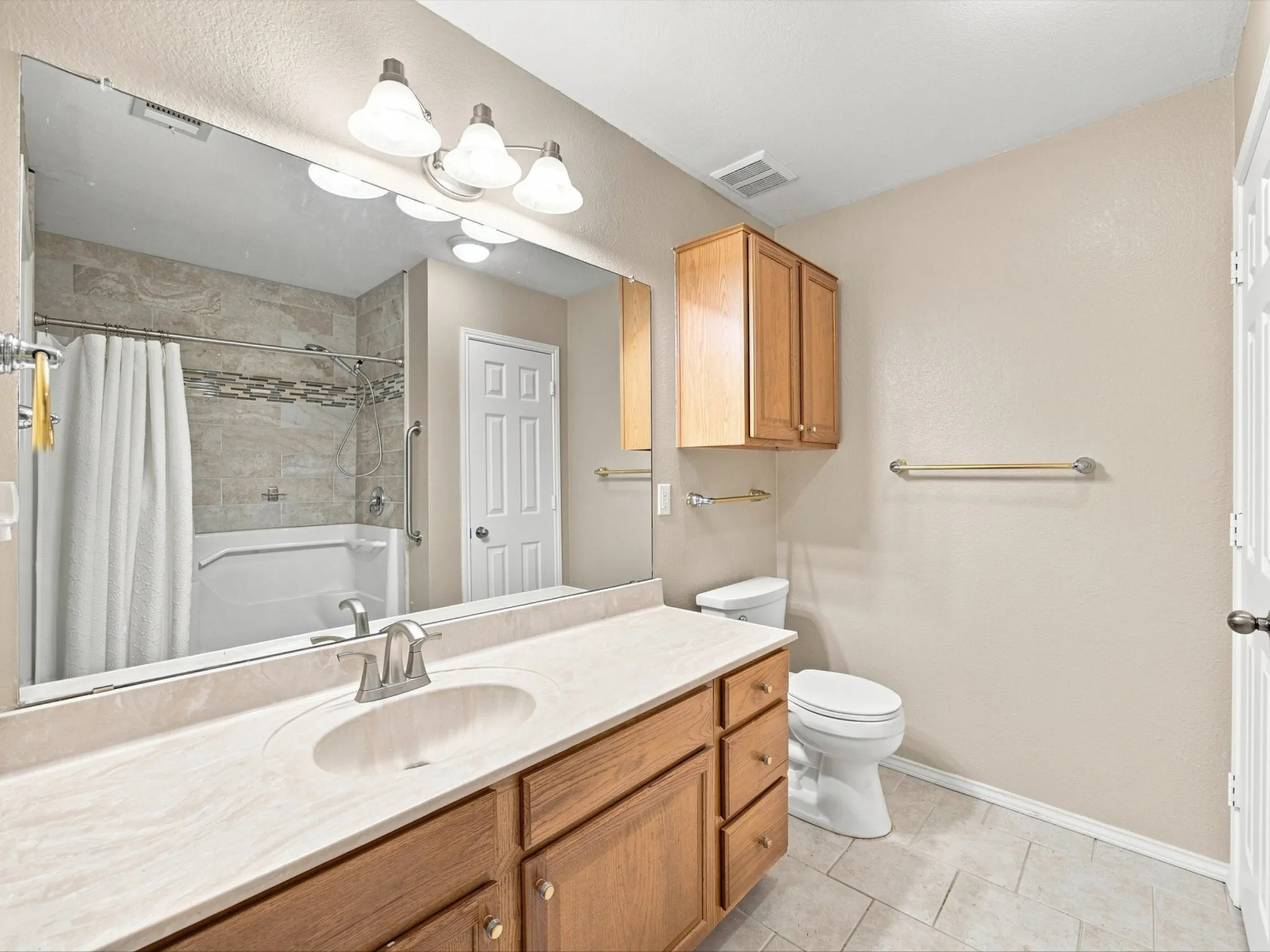 Single Family Residence For Sale in Ellis County , 3446 Charing Cross Road, Midlothian, Texas 76065, 3 Bedroom, 2 Bathroom, 2 Garage spaces, 1,673 Sqft, built in 2003, mls#21365501, Real Estate Agent in Midlothian, Homes For Sale in Ellis county, Homes For Sale in Midlothian, Realtor in Midlothian Texas, Real Estate Brokerage Independent Realty Texas, Luminita Cordes Realtor