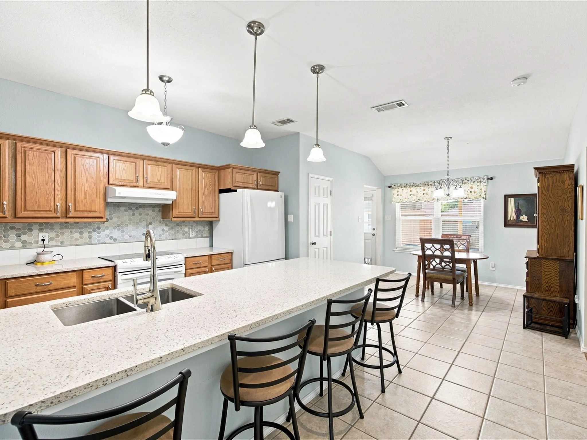 Single Family Residence For Sale in Ellis County , 3446 Charing Cross Road, Midlothian, Texas 76065, 3 Bedroom, 2 Bathroom, 2 Garage spaces, 1,673 Sqft, built in 2003, mls#21365501, Real Estate Agent in Midlothian, Homes For Sale in Ellis county, Homes For Sale in Midlothian, Realtor in Midlothian Texas, Real Estate Brokerage Independent Realty Texas, Luminita Cordes Realtor