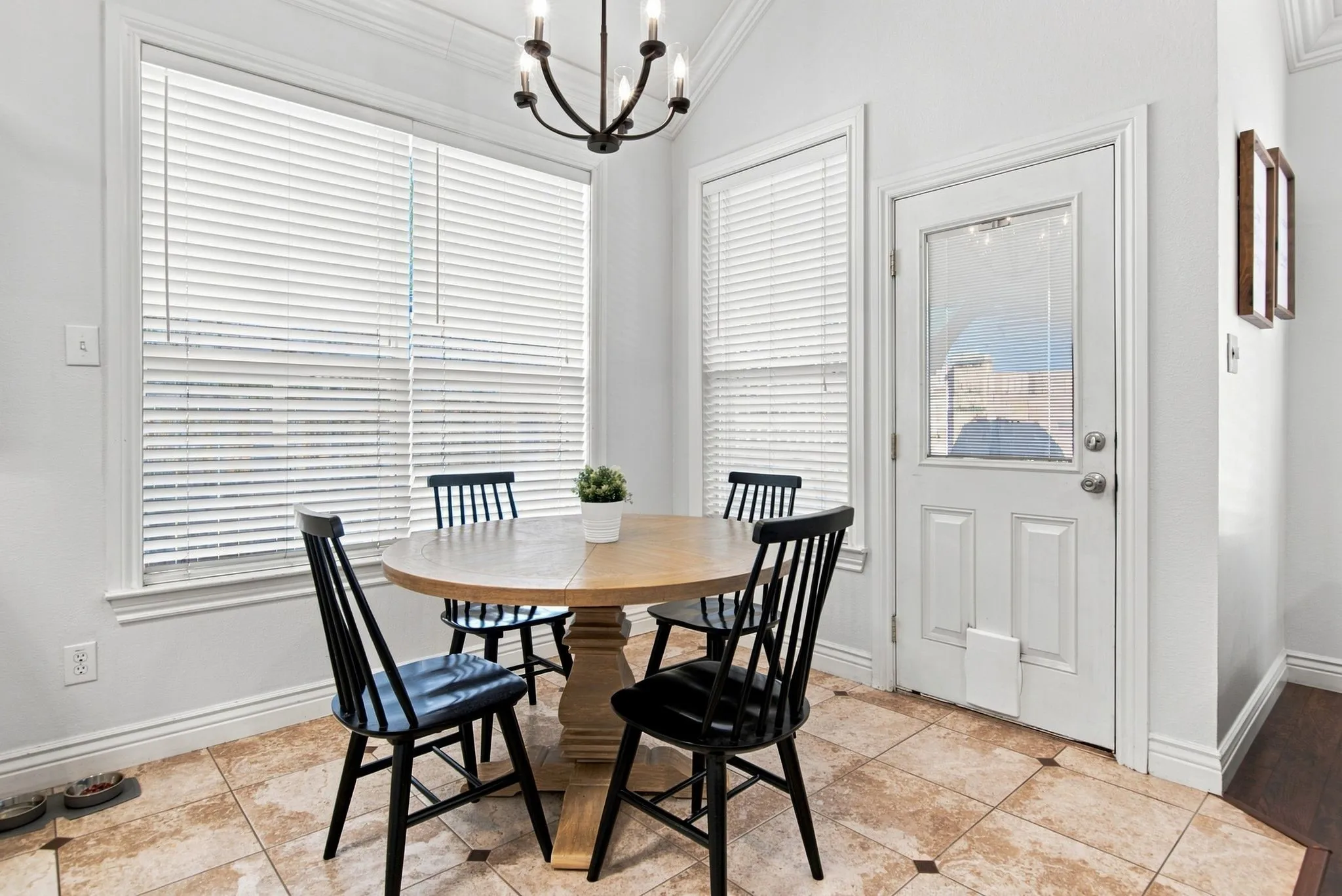 Single Family Residence For Sale in Tarrant County , 629 Wyndham Circle, Keller, Texas 76248, 3 Bedroom, 3 Bathroom, 2 Garage spaces, 2,005 Sqft, built in 2000, Price $442,000, mls#21363826, Real Estate Agent in Keller, Homes For Sale in Tarrant county, Homes For Sale in Keller, Realtor in Keller Texas, Real Estate Brokerage Independent Realty Texas, Luminita Cordes Realtor