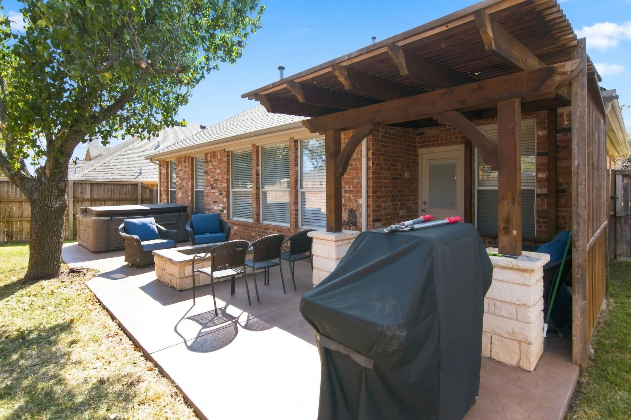 Single Family Residence For Sale in Tarrant County , 629 Wyndham Circle, Keller, Texas 76248, 3 Bedroom, 3 Bathroom, 2 Garage spaces, 2,005 Sqft, built in 2000, Price $442,000, mls#21363826, Real Estate Agent in Keller, Homes For Sale in Tarrant county, Homes For Sale in Keller, Realtor in Keller Texas, Real Estate Brokerage Independent Realty Texas, Luminita Cordes Realtor