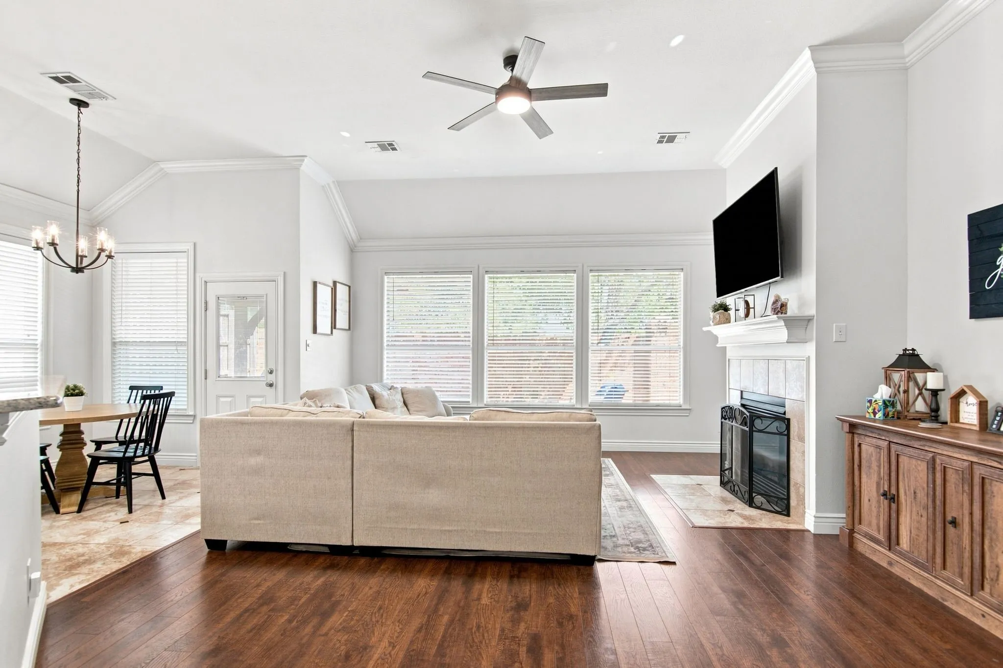 Single Family Residence For Sale in Tarrant County , 629 Wyndham Circle, Keller, Texas 76248, 3 Bedroom, 3 Bathroom, 2 Garage spaces, 2,005 Sqft, built in 2000, Price $442,000, mls#21363826, Real Estate Agent in Keller, Homes For Sale in Tarrant county, Homes For Sale in Keller, Realtor in Keller Texas, Real Estate Brokerage Independent Realty Texas, Luminita Cordes Realtor