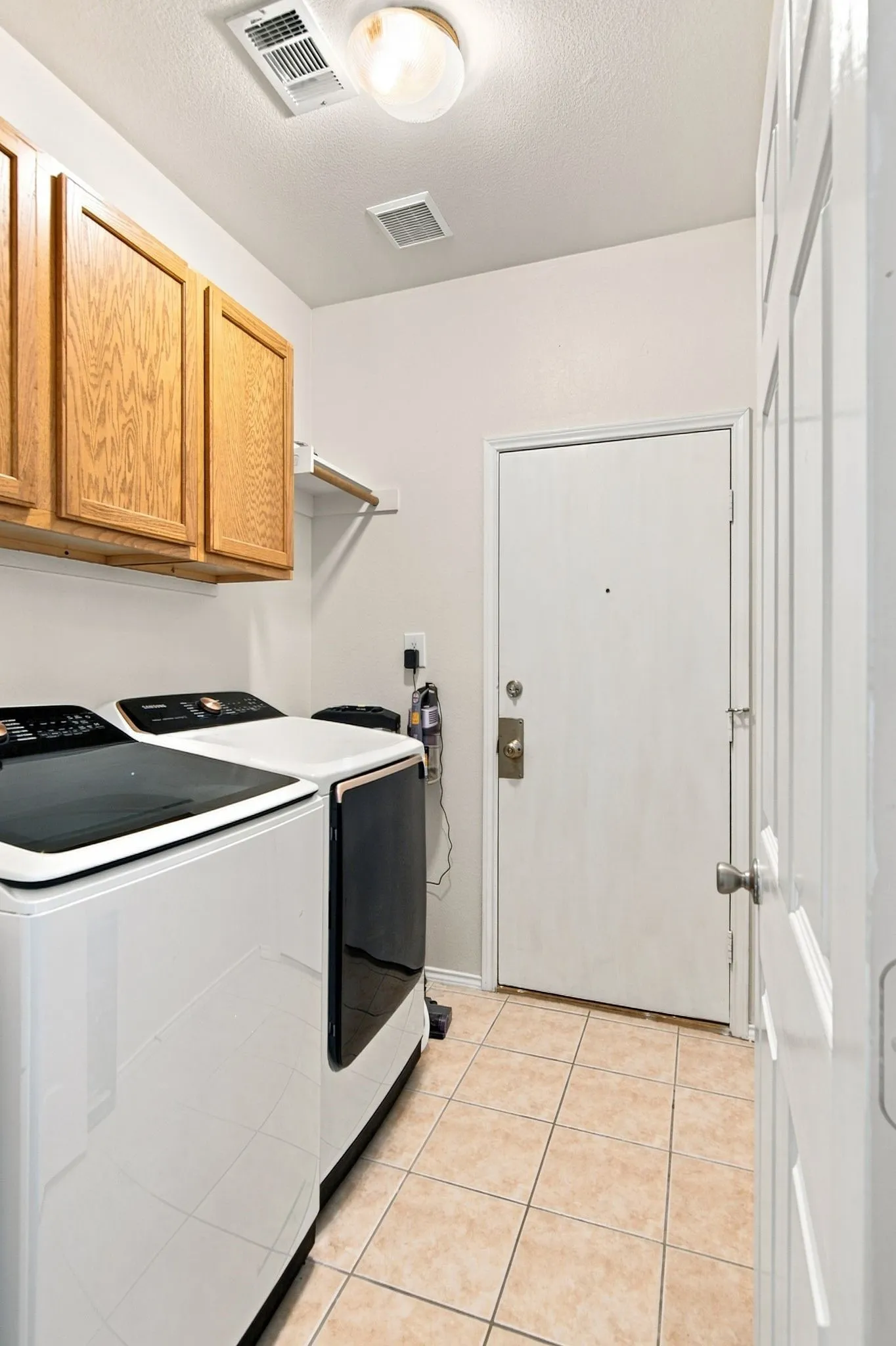 Single Family Residence For Sale in Tarrant County , 629 Wyndham Circle, Keller, Texas 76248, 3 Bedroom, 3 Bathroom, 2 Garage spaces, 2,005 Sqft, built in 2000, Price $442,000, mls#21363826, Real Estate Agent in Keller, Homes For Sale in Tarrant county, Homes For Sale in Keller, Realtor in Keller Texas, Real Estate Brokerage Independent Realty Texas, Luminita Cordes Realtor