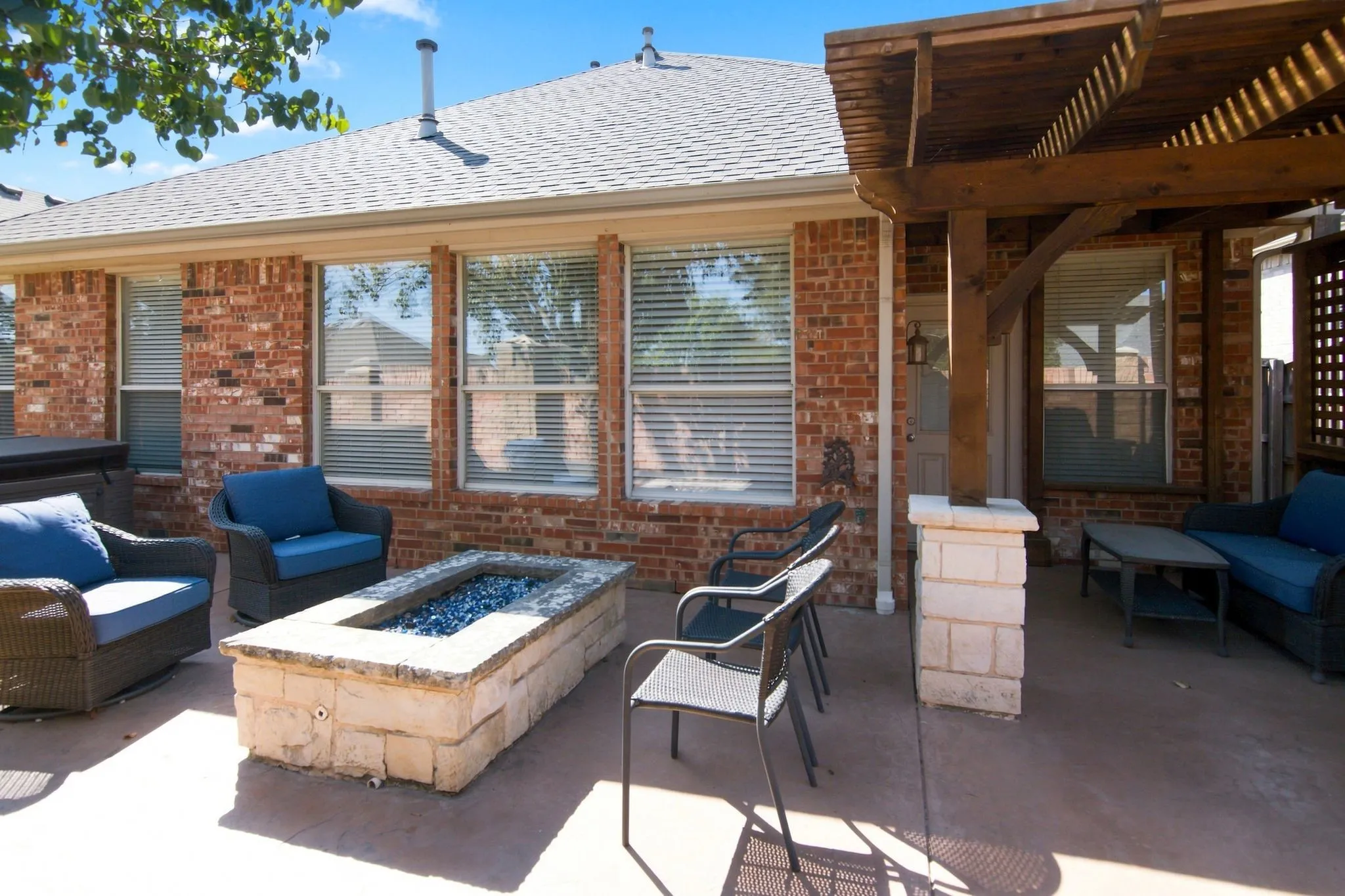 Single Family Residence For Sale in Tarrant County , 629 Wyndham Circle, Keller, Texas 76248, 3 Bedroom, 3 Bathroom, 2 Garage spaces, 2,005 Sqft, built in 2000, Price $442,000, mls#21363826, Real Estate Agent in Keller, Homes For Sale in Tarrant county, Homes For Sale in Keller, Realtor in Keller Texas, Real Estate Brokerage Independent Realty Texas, Luminita Cordes Realtor