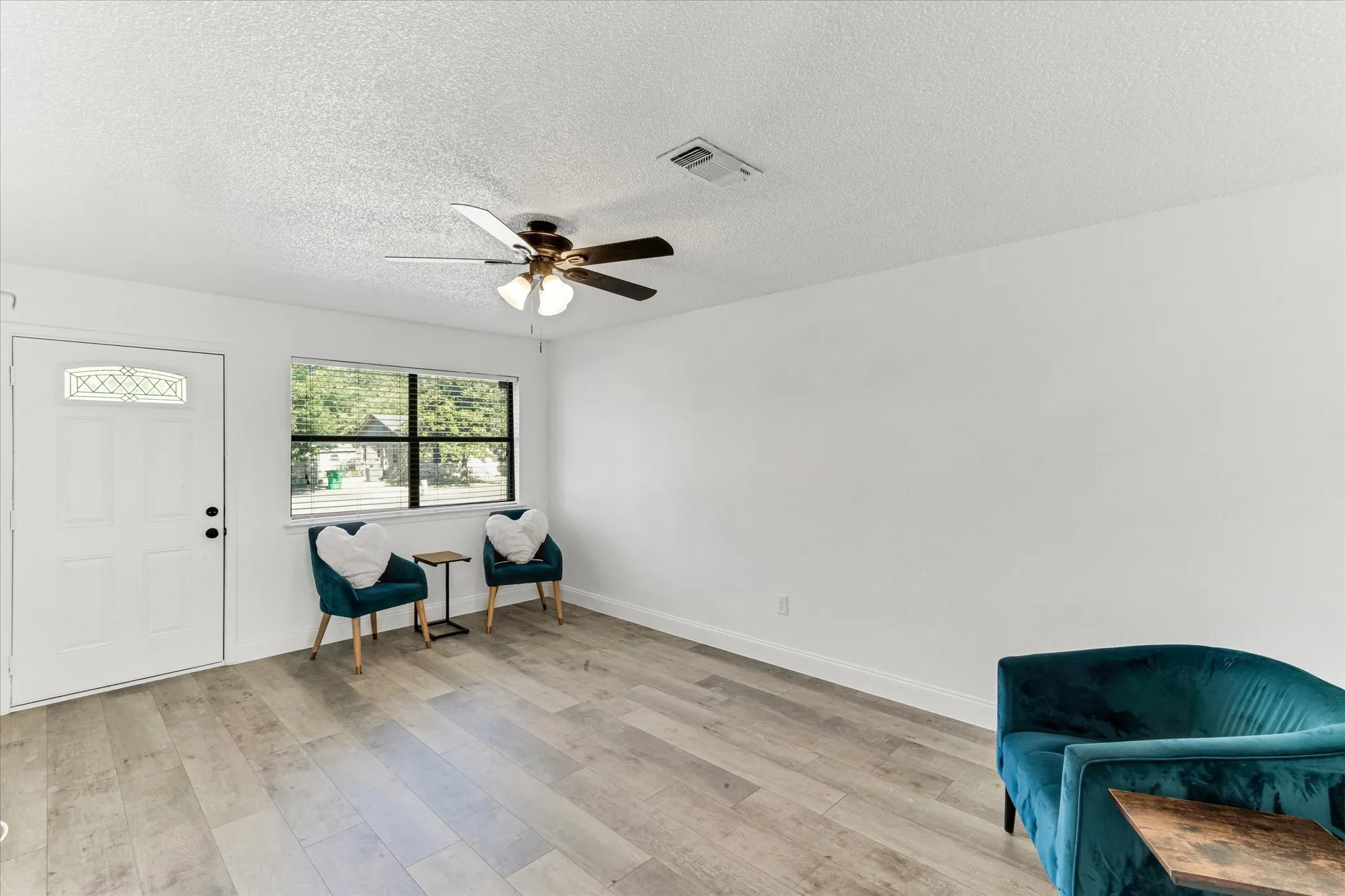 Single Family Residence For Sale in Wise County , 140 Redbud Street, Rhome, Texas 76078, 3 Bedroom, 2 Bathroom, 1 Garage spaces, 1,120 Sqft, built in 1986, mls#21365139, Real Estate Agent in Rhome, Homes For Sale in Wise county, Homes For Sale in Rhome, Realtor in Rhome Texas, Real Estate Brokerage Independent Realty Texas, Luminita Cordes Realtor