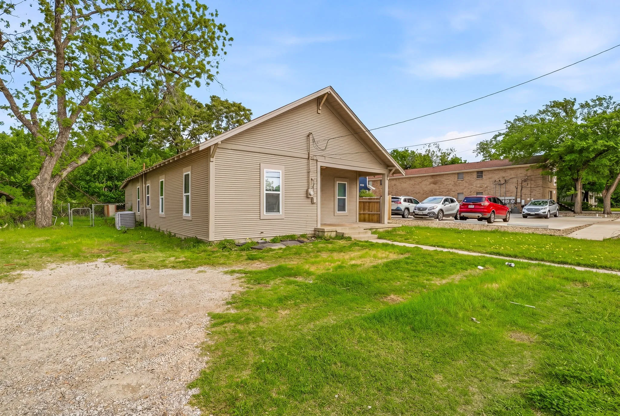 Single Family Residence For Rent in Erath County , 1287 W FREY, Stephenville, Texas 76401, 4 Bedroom, 2 Bathroom, Garage spaces, 1,428 Sqft, built in 1924, mls#21365159, Real Estate Agent in Stephenville, Homes For Rent in Erath county, Homes For Rent in Stephenville, Realtor in Stephenville Texas, Real Estate Brokerage Independent Realty Texas, Luminita Cordes Realtor