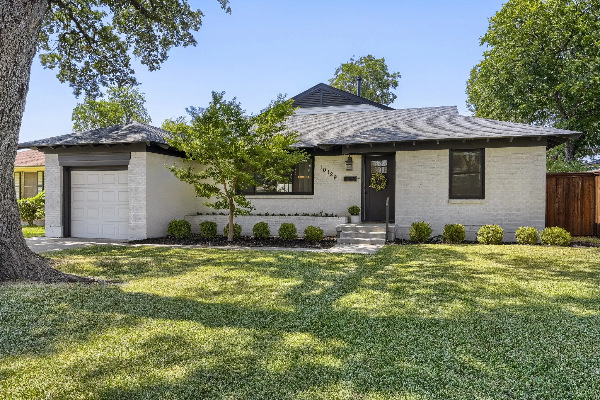 Single Family Residence For Sale in Dallas County , 10129 Lingo Lane, Dallas, Texas 75228, 4 Bedroom, 2 Bathroom, 3 Garage spaces, 1,812 Sqft, built in 1954, mls#21363392, Real Estate Agent in Dallas, Homes For Sale in Dallas county, Homes For Sale in Dallas, Realtor in Dallas Texas, Real Estate Brokerage Independent Realty Texas, Luminita Cordes Realtor