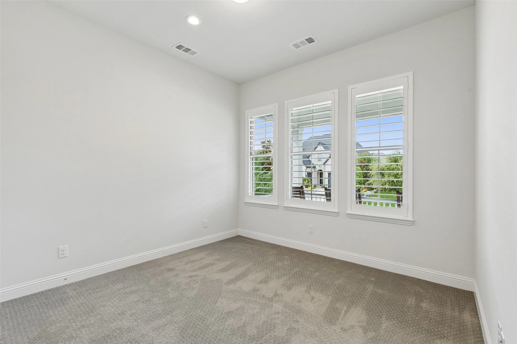 Single Family Residence For Sale in Collin County , 15056 Wintergrass Road, Frisco, Texas 75035, 3 Bedroom, 4 Bathroom, 3 Garage spaces, 2,260 Sqft, built in 2020, mls#21364193, Real Estate Agent in Frisco, Homes For Sale in Collin county, Homes For Sale in Frisco, Realtor in Frisco Texas, Real Estate Brokerage Independent Realty Texas, Luminita Cordes Realtor