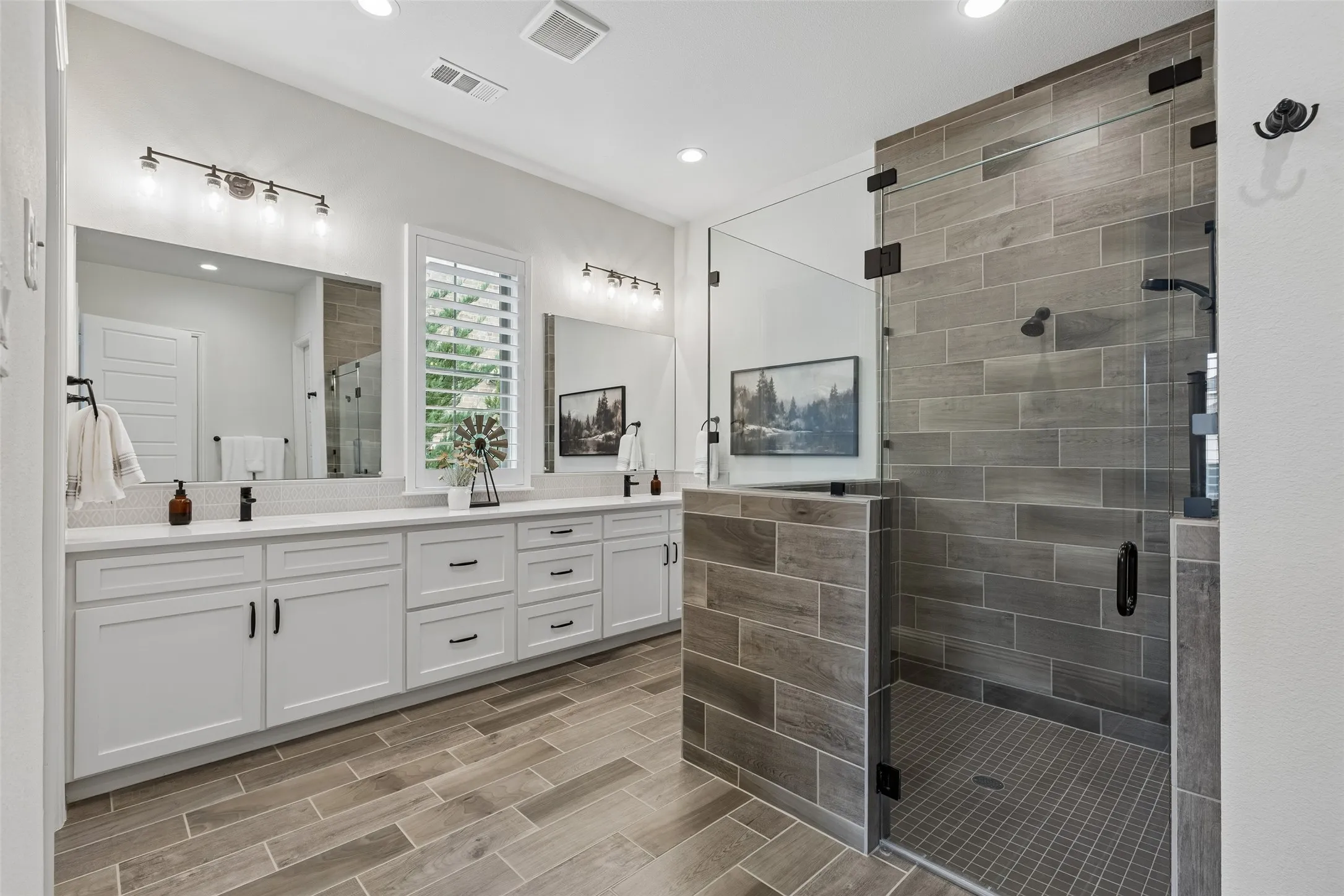 Single Family Residence For Sale in Collin County , 15056 Wintergrass Road, Frisco, Texas 75035, 3 Bedroom, 4 Bathroom, 3 Garage spaces, 2,260 Sqft, built in 2020, mls#21364193, Real Estate Agent in Frisco, Homes For Sale in Collin county, Homes For Sale in Frisco, Realtor in Frisco Texas, Real Estate Brokerage Independent Realty Texas, Luminita Cordes Realtor
