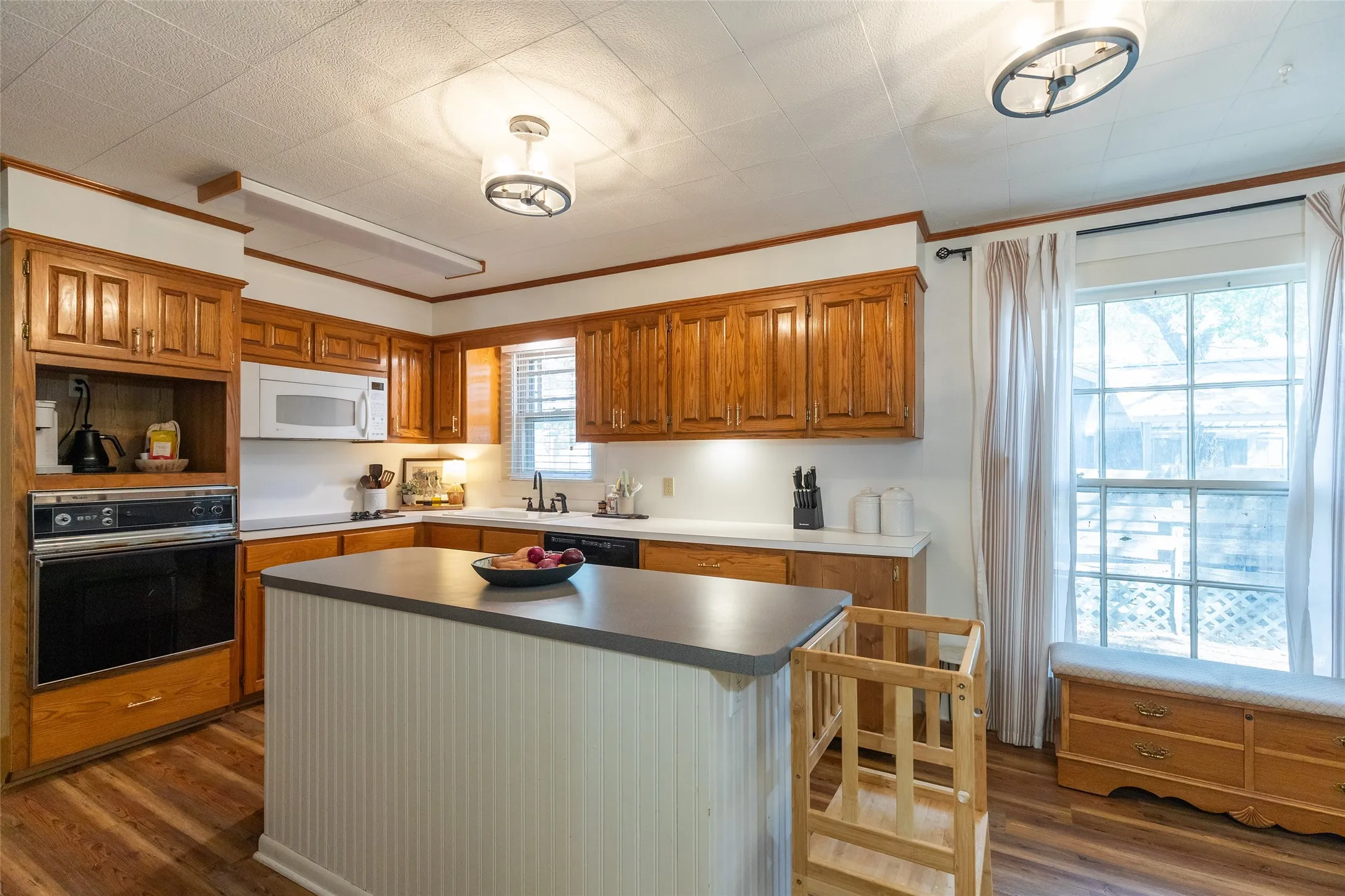 Single Family Residence For Sale in Haskell County , 500 N Avenue H, Haskell, Texas 79521, 3 Bedroom, 2 Bathroom, 1 Garage spaces, 1,768 Sqft, built in 1950, mls#21364348, Real Estate Agent in Haskell, Homes For Sale in Haskell county, Homes For Sale in Haskell, Realtor in Haskell Texas, Real Estate Brokerage Independent Realty Texas, Luminita Cordes Realtor