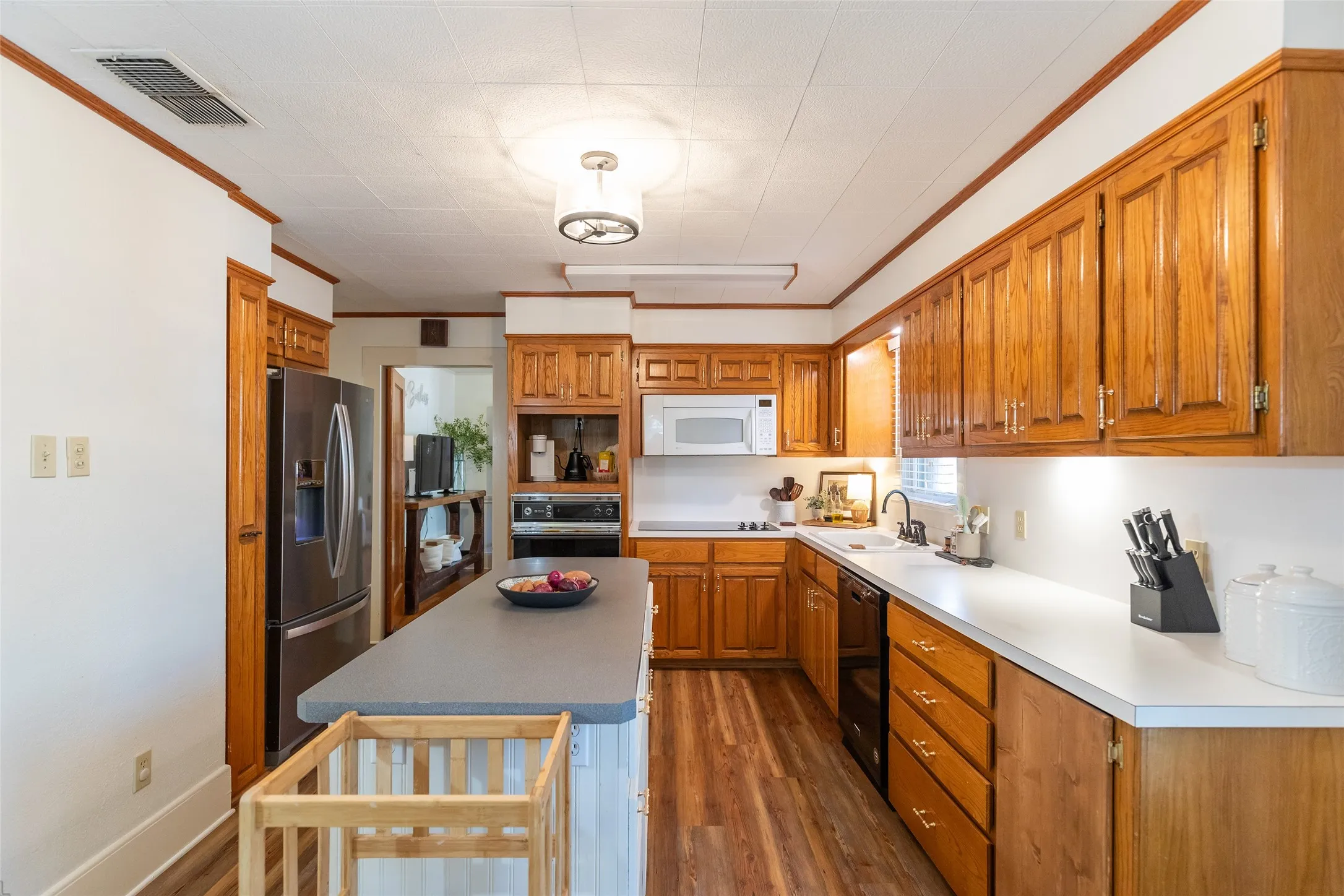 Single Family Residence For Sale in Haskell County , 500 N Avenue H, Haskell, Texas 79521, 3 Bedroom, 2 Bathroom, 1 Garage spaces, 1,768 Sqft, built in 1950, mls#21364348, Real Estate Agent in Haskell, Homes For Sale in Haskell county, Homes For Sale in Haskell, Realtor in Haskell Texas, Real Estate Brokerage Independent Realty Texas, Luminita Cordes Realtor