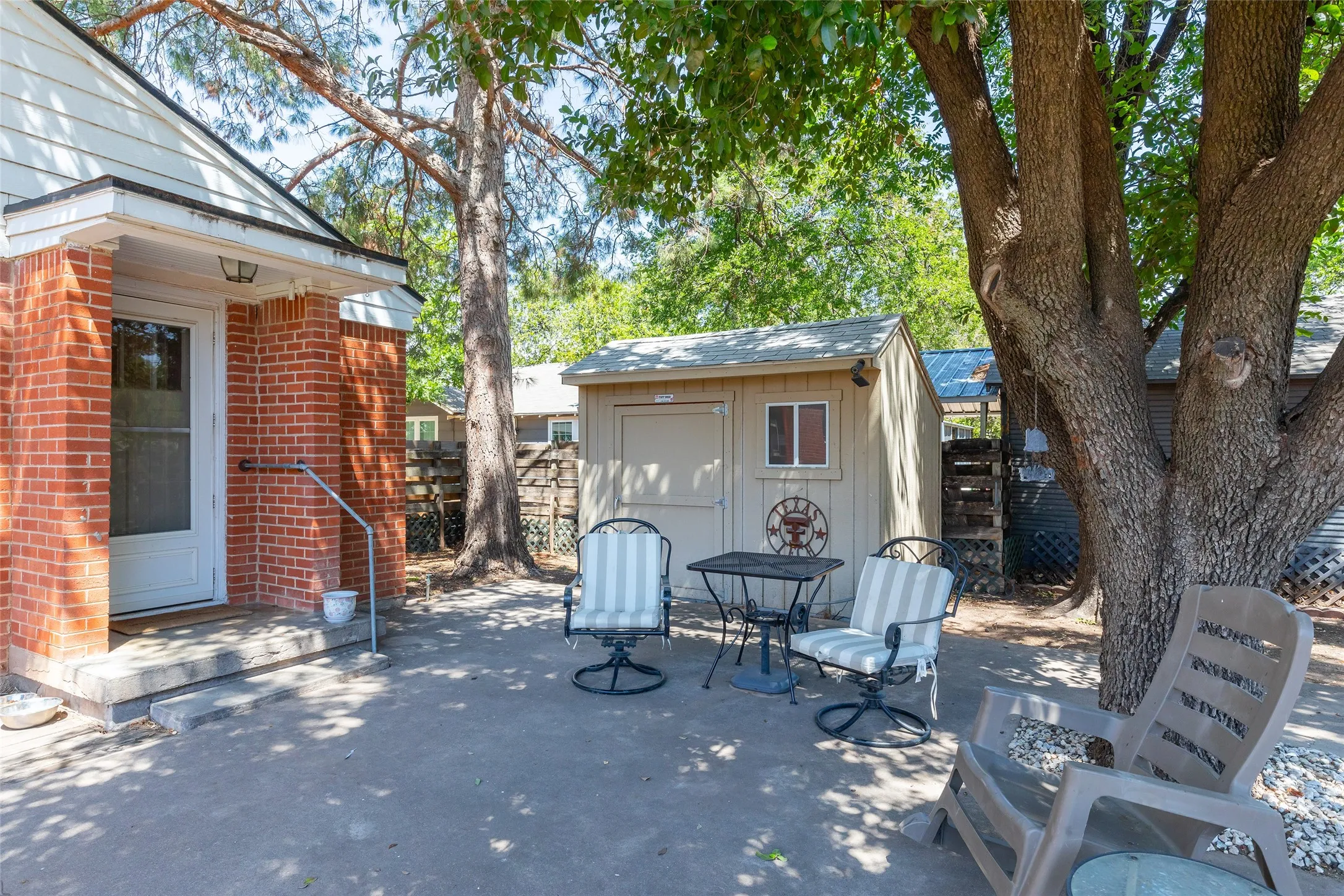 Single Family Residence For Sale in Haskell County , 500 N Avenue H, Haskell, Texas 79521, 3 Bedroom, 2 Bathroom, 1 Garage spaces, 1,768 Sqft, built in 1950, mls#21364348, Real Estate Agent in Haskell, Homes For Sale in Haskell county, Homes For Sale in Haskell, Realtor in Haskell Texas, Real Estate Brokerage Independent Realty Texas, Luminita Cordes Realtor
