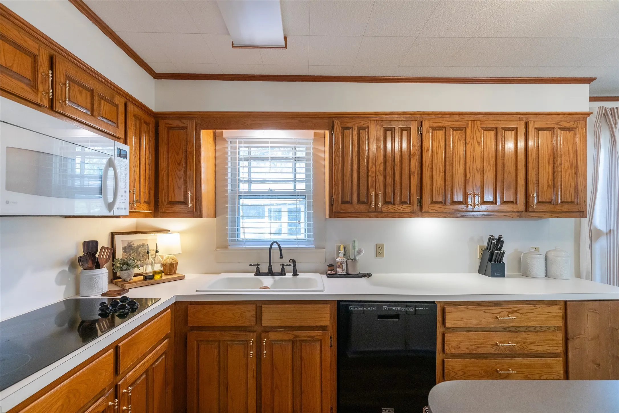 Single Family Residence For Sale in Haskell County , 500 N Avenue H, Haskell, Texas 79521, 3 Bedroom, 2 Bathroom, 1 Garage spaces, 1,768 Sqft, built in 1950, mls#21364348, Real Estate Agent in Haskell, Homes For Sale in Haskell county, Homes For Sale in Haskell, Realtor in Haskell Texas, Real Estate Brokerage Independent Realty Texas, Luminita Cordes Realtor