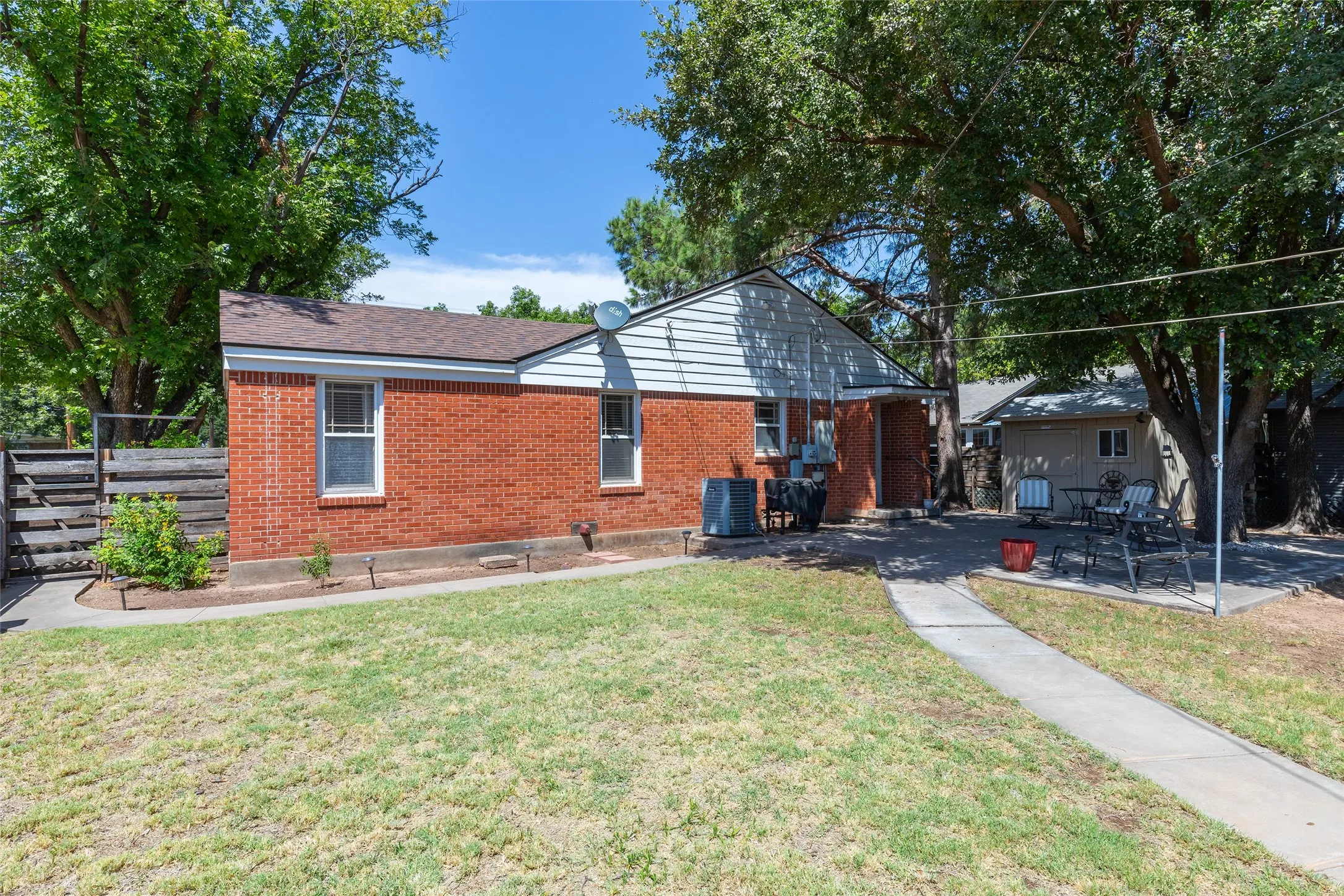 Single Family Residence For Sale in Haskell County , 500 N Avenue H, Haskell, Texas 79521, 3 Bedroom, 2 Bathroom, 1 Garage spaces, 1,768 Sqft, built in 1950, mls#21364348, Real Estate Agent in Haskell, Homes For Sale in Haskell county, Homes For Sale in Haskell, Realtor in Haskell Texas, Real Estate Brokerage Independent Realty Texas, Luminita Cordes Realtor