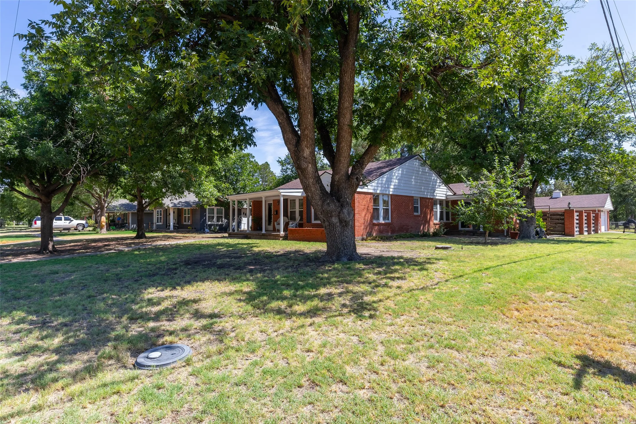 Single Family Residence For Sale in Haskell County , 500 N Avenue H, Haskell, Texas 79521, 3 Bedroom, 2 Bathroom, 1 Garage spaces, 1,768 Sqft, built in 1950, mls#21364348, Real Estate Agent in Haskell, Homes For Sale in Haskell county, Homes For Sale in Haskell, Realtor in Haskell Texas, Real Estate Brokerage Independent Realty Texas, Luminita Cordes Realtor
