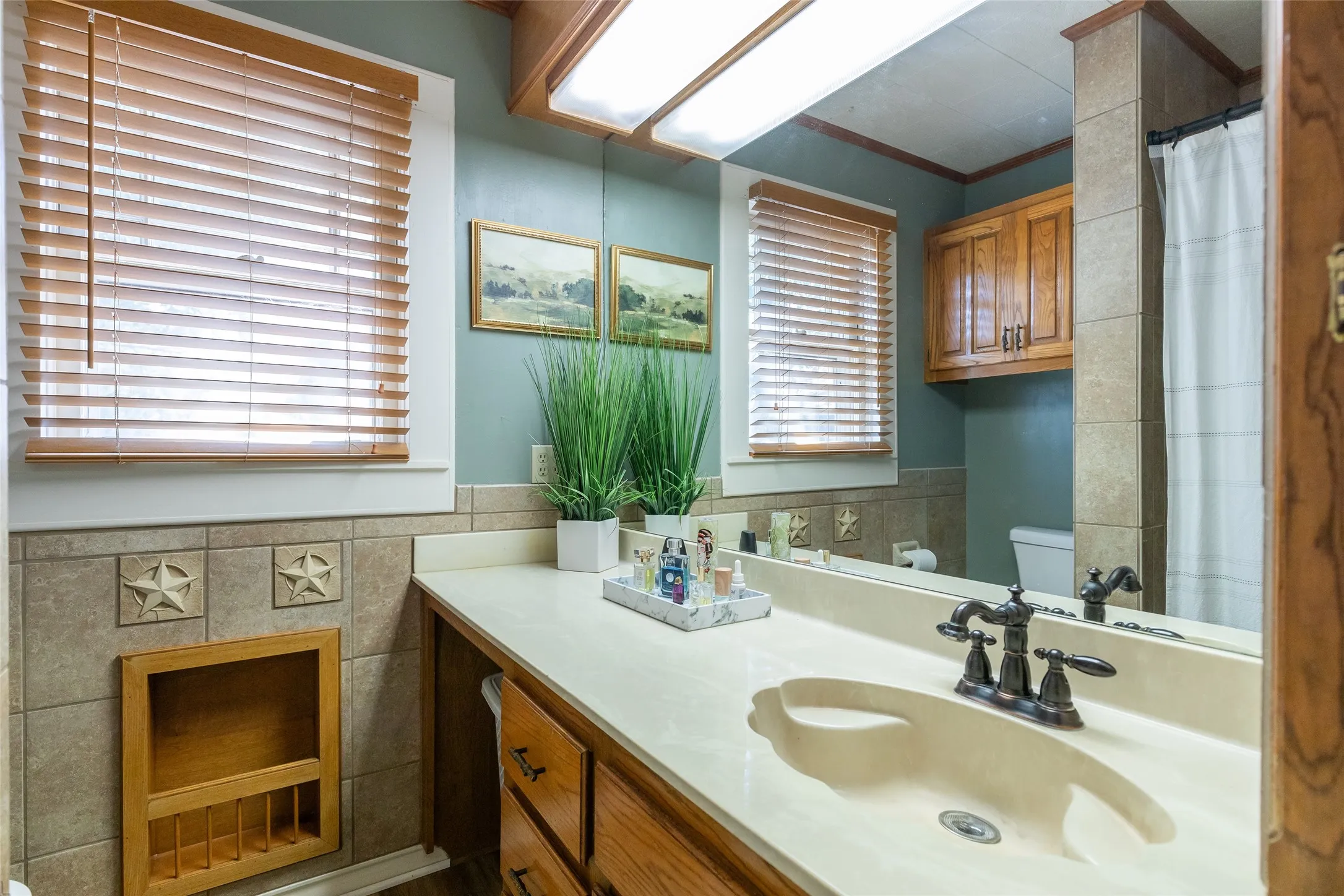 Single Family Residence For Sale in Haskell County , 500 N Avenue H, Haskell, Texas 79521, 3 Bedroom, 2 Bathroom, 1 Garage spaces, 1,768 Sqft, built in 1950, mls#21364348, Real Estate Agent in Haskell, Homes For Sale in Haskell county, Homes For Sale in Haskell, Realtor in Haskell Texas, Real Estate Brokerage Independent Realty Texas, Luminita Cordes Realtor