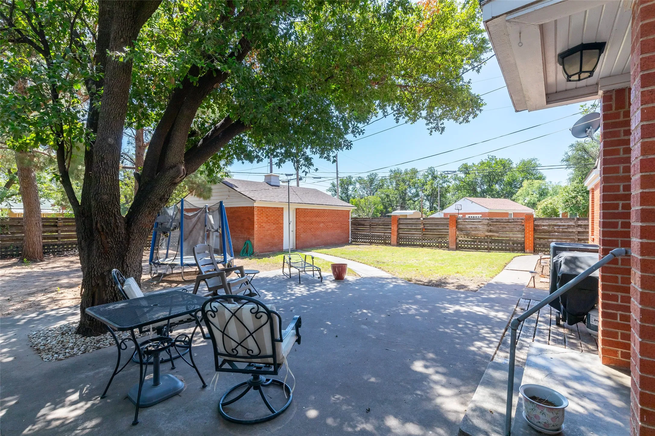 Single Family Residence For Sale in Haskell County , 500 N Avenue H, Haskell, Texas 79521, 3 Bedroom, 2 Bathroom, 1 Garage spaces, 1,768 Sqft, built in 1950, mls#21364348, Real Estate Agent in Haskell, Homes For Sale in Haskell county, Homes For Sale in Haskell, Realtor in Haskell Texas, Real Estate Brokerage Independent Realty Texas, Luminita Cordes Realtor