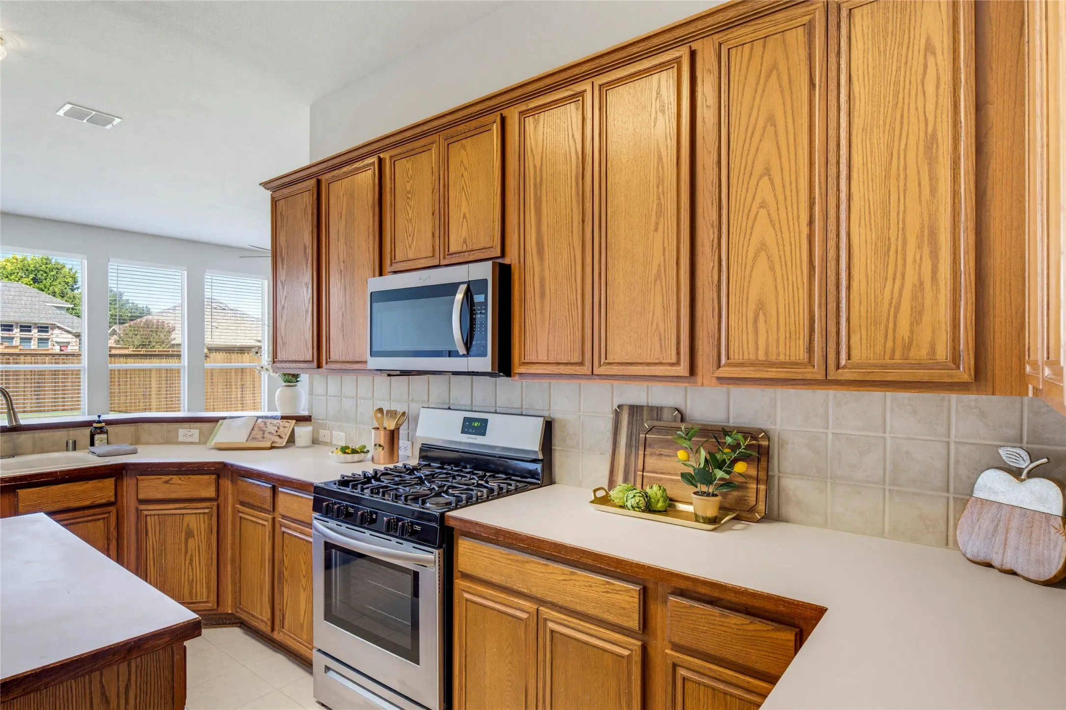 Single Family Residence For Sale in Collin County , 3408 Loblolly Lane, Mc Kinney, Texas 75070, 4 Bedroom, 2 Bathroom, 2 Garage spaces, 2,209 Sqft, built in 2003, mls#21364646, Real Estate Agent in Mc Kinney, Homes For Sale in Collin county, Homes For Sale in Mc Kinney, Realtor in Mc Kinney Texas, Real Estate Brokerage Independent Realty Texas, Luminita Cordes Realtor