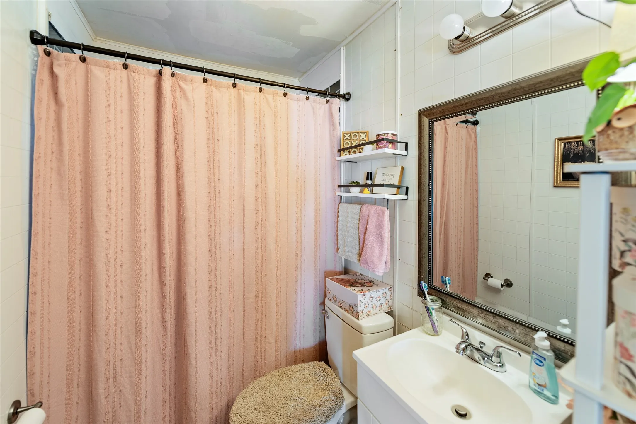 Single Family Residence For Sale in Titus County , 1306 W 10th Street, Mt Pleasant, Texas 75455, 2 Bedroom, 1 Bathroom, Garage spaces, 784 Sqft, built in 1962, mls#21365974, Real Estate Agent in Mt Pleasant, Homes For Sale in Titus county, Homes For Sale in Mt Pleasant, Realtor in Mt Pleasant Texas, Real Estate Brokerage Independent Realty Texas, Luminita Cordes Realtor