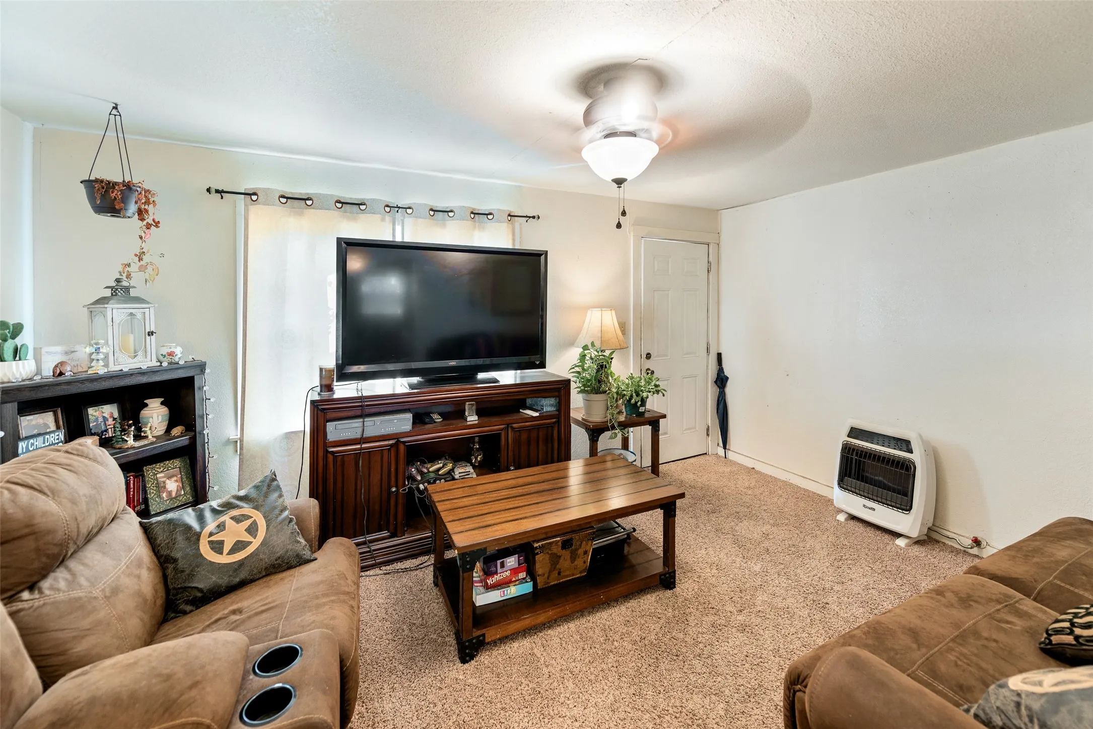 Single Family Residence For Sale in Titus County , 1306 W 10th Street, Mt Pleasant, Texas 75455, 2 Bedroom, 1 Bathroom, Garage spaces, 784 Sqft, built in 1962, mls#21365974, Real Estate Agent in Mt Pleasant, Homes For Sale in Titus county, Homes For Sale in Mt Pleasant, Realtor in Mt Pleasant Texas, Real Estate Brokerage Independent Realty Texas, Luminita Cordes Realtor