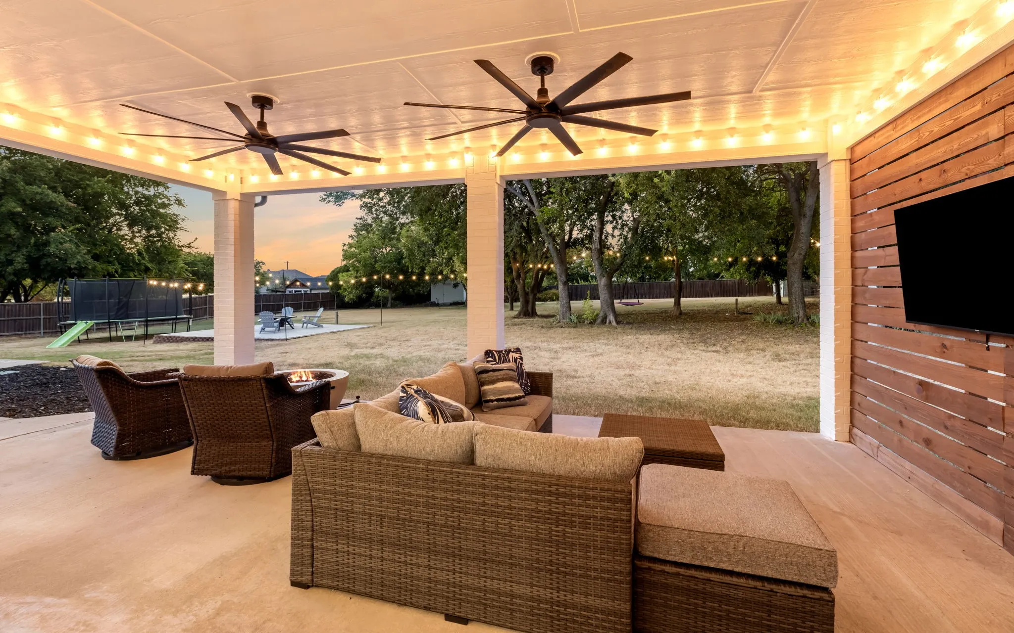 Single Family Residence For Sale in Collin County , 3668 Quail Hollow Street, Celina, Texas 75009, 4 Bedroom, 2 Bathroom, 3 Garage spaces, 2,356 Sqft, built in 1998, mls#21351884, Real Estate Agent in Celina, Homes For Sale in Collin county, Homes For Sale in Celina, Realtor in Celina Texas, Real Estate Brokerage Independent Realty Texas, Luminita Cordes Realtor