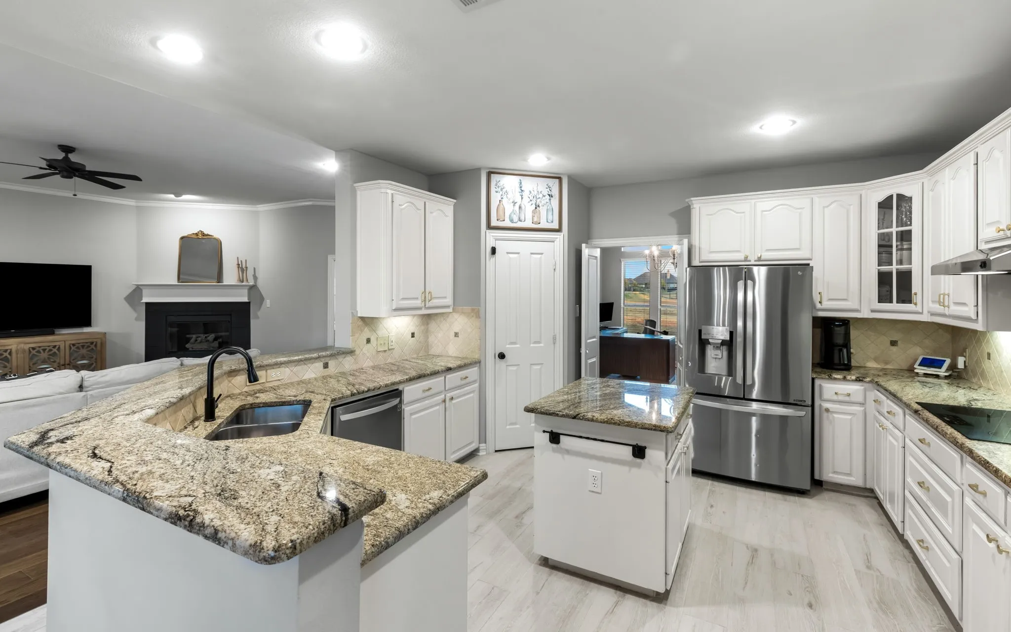 GORGEOUS WHITE CABINETRY