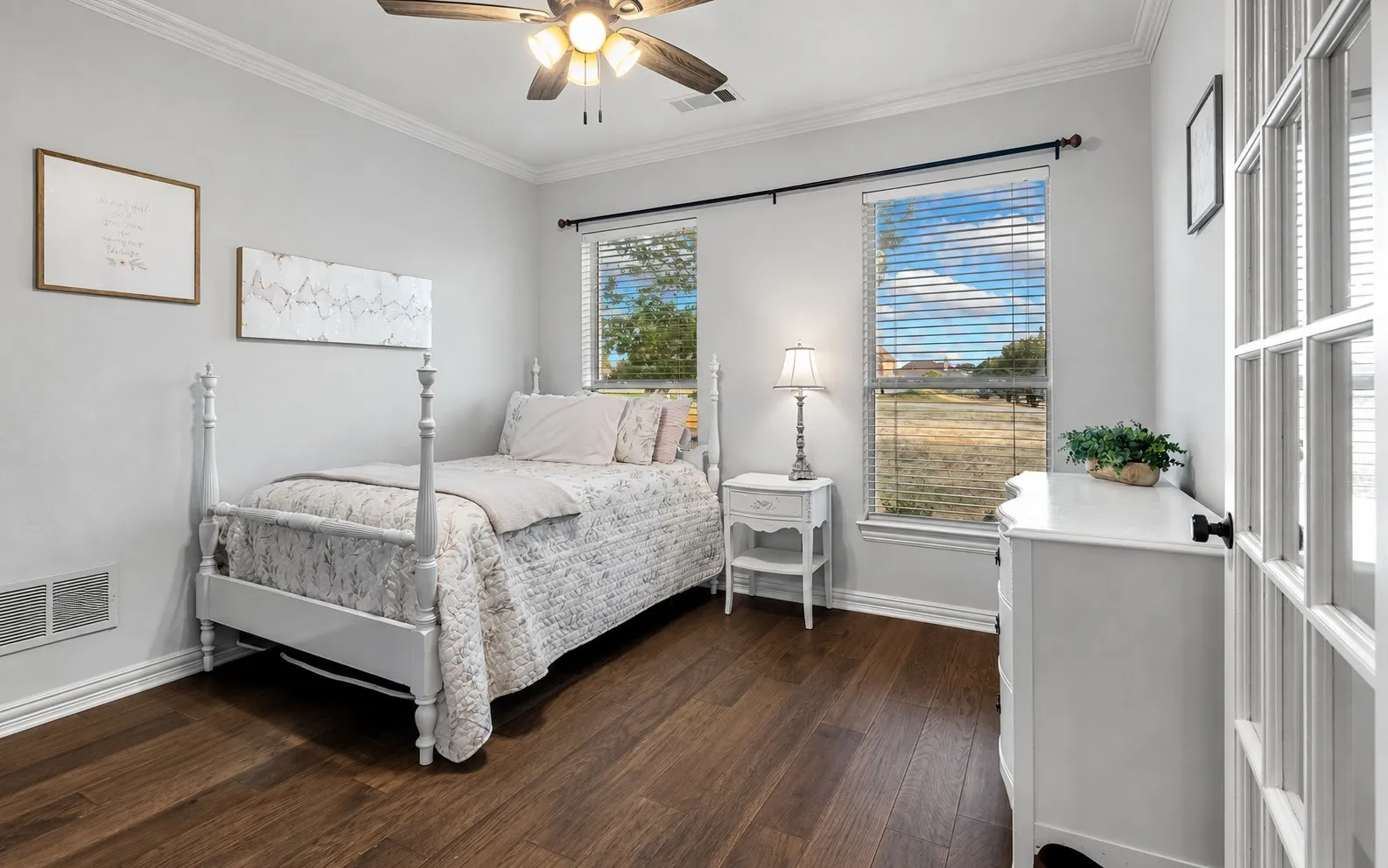 Flex space for bedroom or​​‌​​​​‌​​‌‌​‌‌​​​‌‌​‌​‌​‌​​​‌​​ office