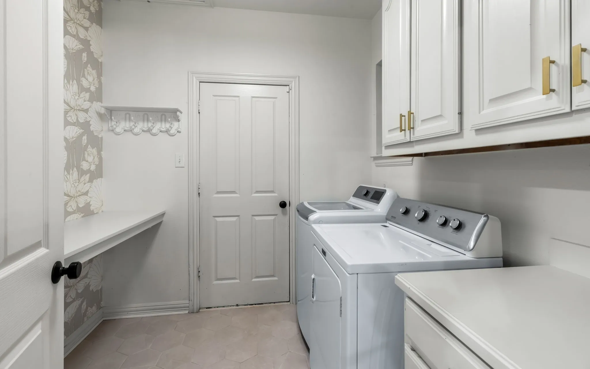 FUNCTIONAL UTILITY ROOM