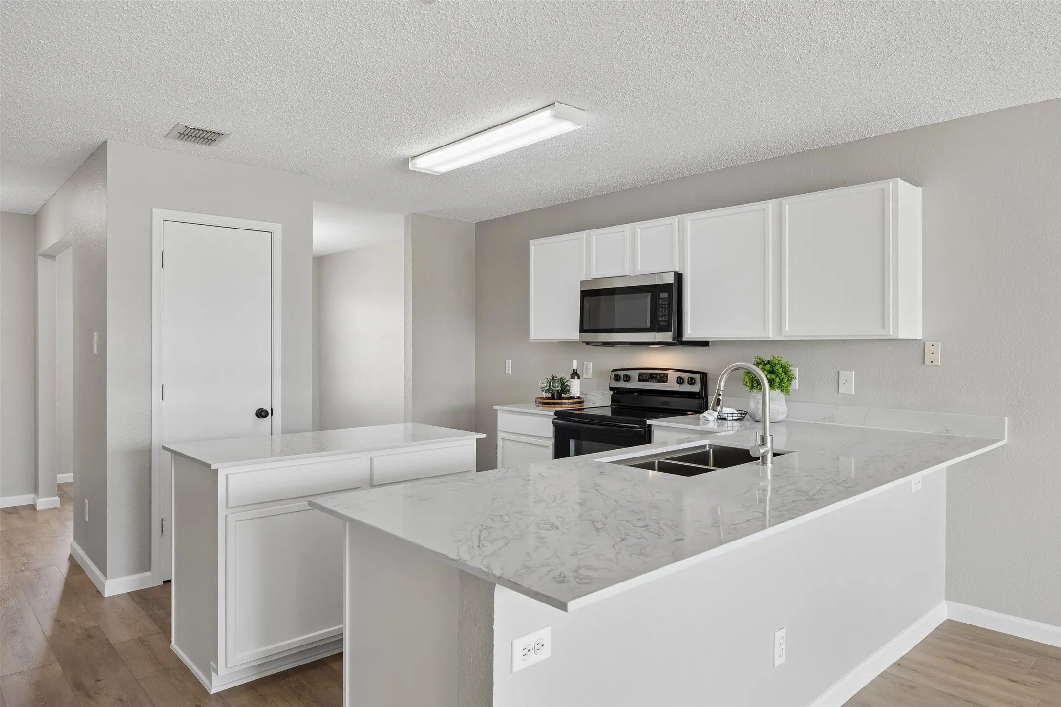 Single Family Residence For Sale in Collin County , 902 Post Oak Trail, Anna, Texas 75409, 3 Bedroom, 2 Bathroom, 2 Garage spaces, 1,369 Sqft, built in 2002, mls#21365264, Real Estate Agent in Anna, Homes For Sale in Collin county, Homes For Sale in Anna, Realtor in Anna Texas, Real Estate Brokerage Independent Realty Texas, Luminita Cordes Realtor