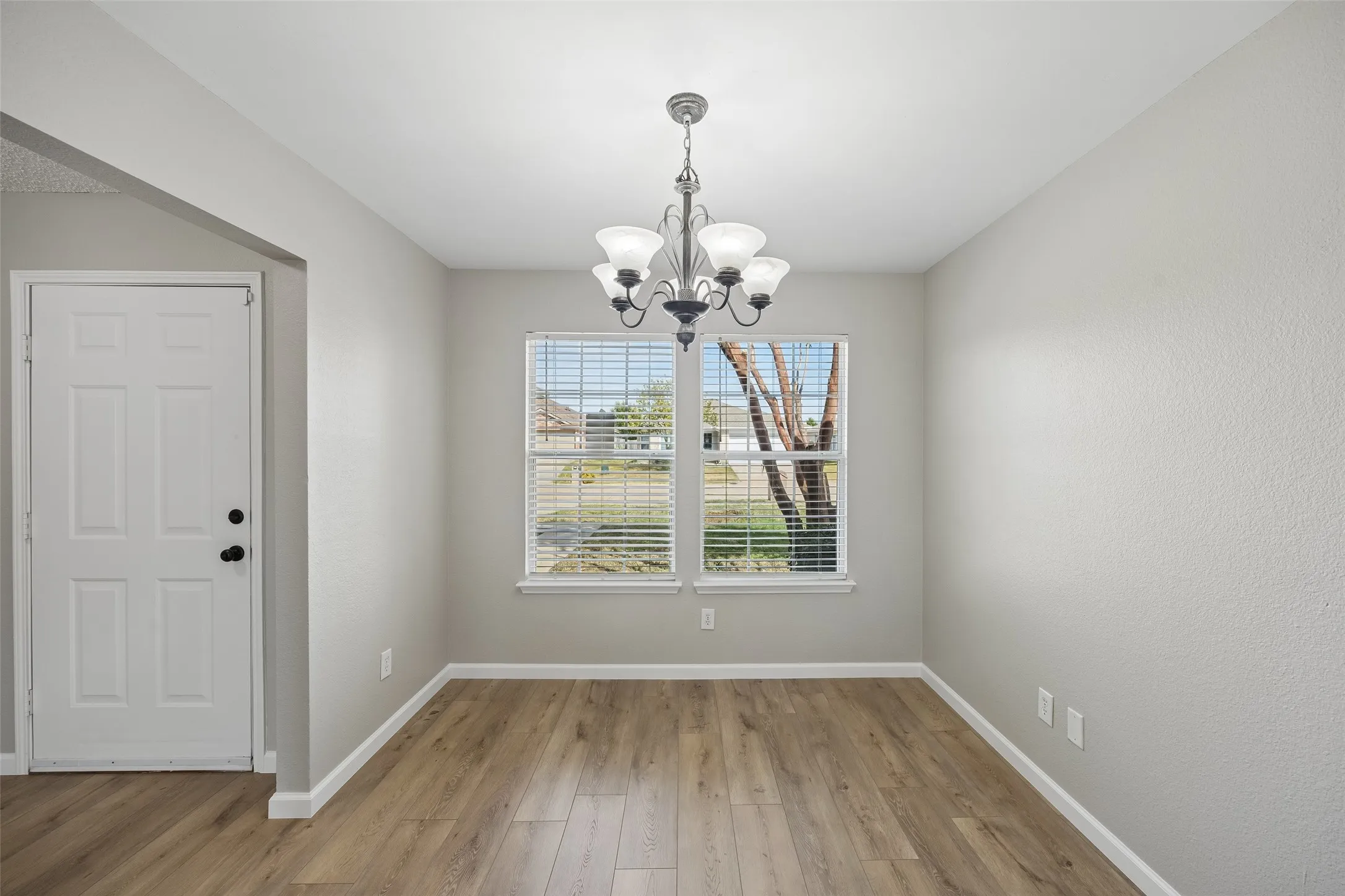 Single Family Residence For Sale in Collin County , 902 Post Oak Trail, Anna, Texas 75409, 3 Bedroom, 2 Bathroom, 2 Garage spaces, 1,369 Sqft, built in 2002, mls#21365264, Real Estate Agent in Anna, Homes For Sale in Collin county, Homes For Sale in Anna, Realtor in Anna Texas, Real Estate Brokerage Independent Realty Texas, Luminita Cordes Realtor