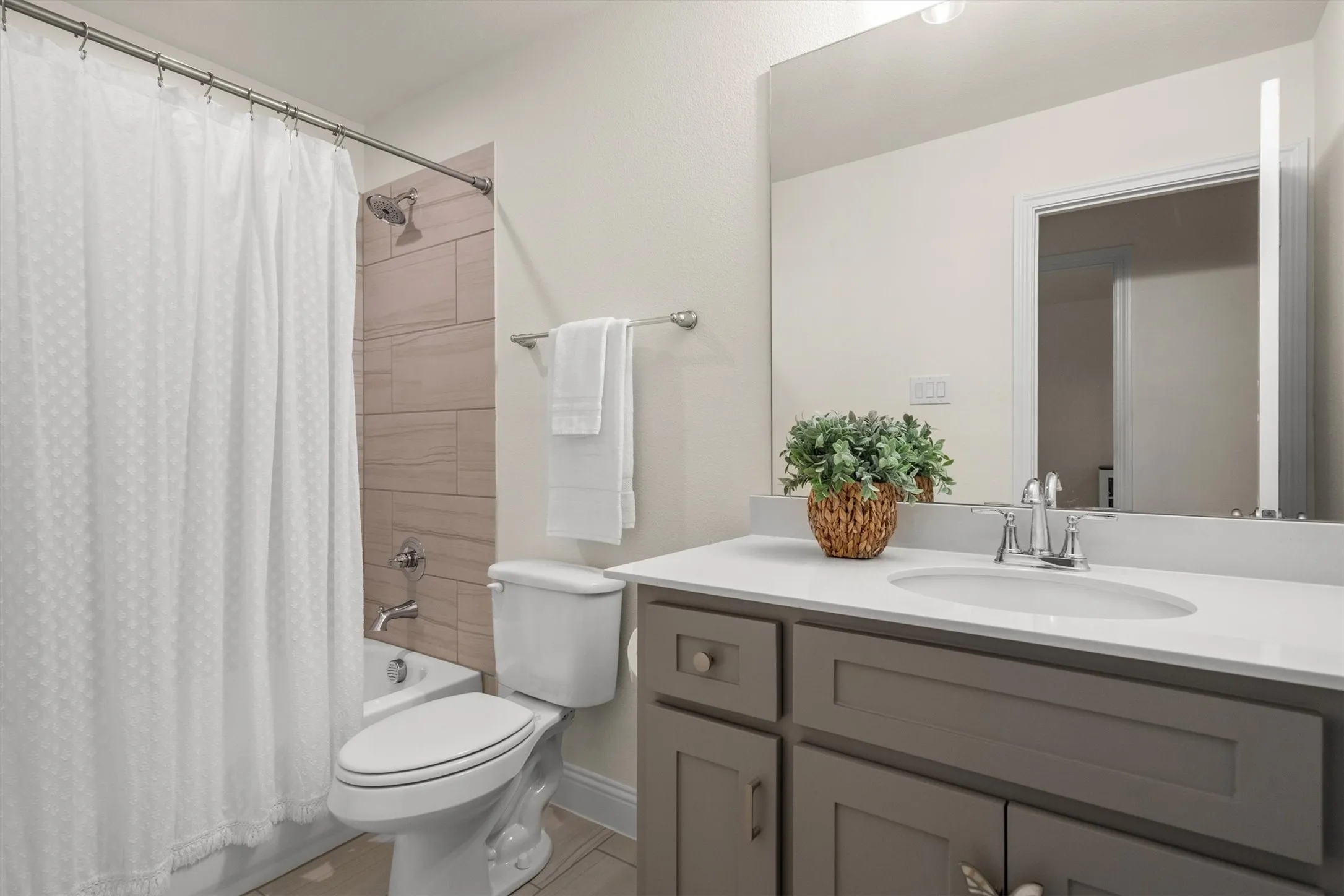 Townhouse For Sale in Tarrant County , 306 Sunset Lane, Fort Worth, Texas 76114, 3 Bedroom, 3 Bathroom, 2 Garage spaces, 1,900 Sqft, built in 2023, mls#21357366, Real Estate Agent in Fort Worth, Homes For Sale in Tarrant county, Homes For Sale in Fort Worth, Realtor in Fort Worth Texas, Real Estate Brokerage Independent Realty Texas, Luminita Cordes Realtor