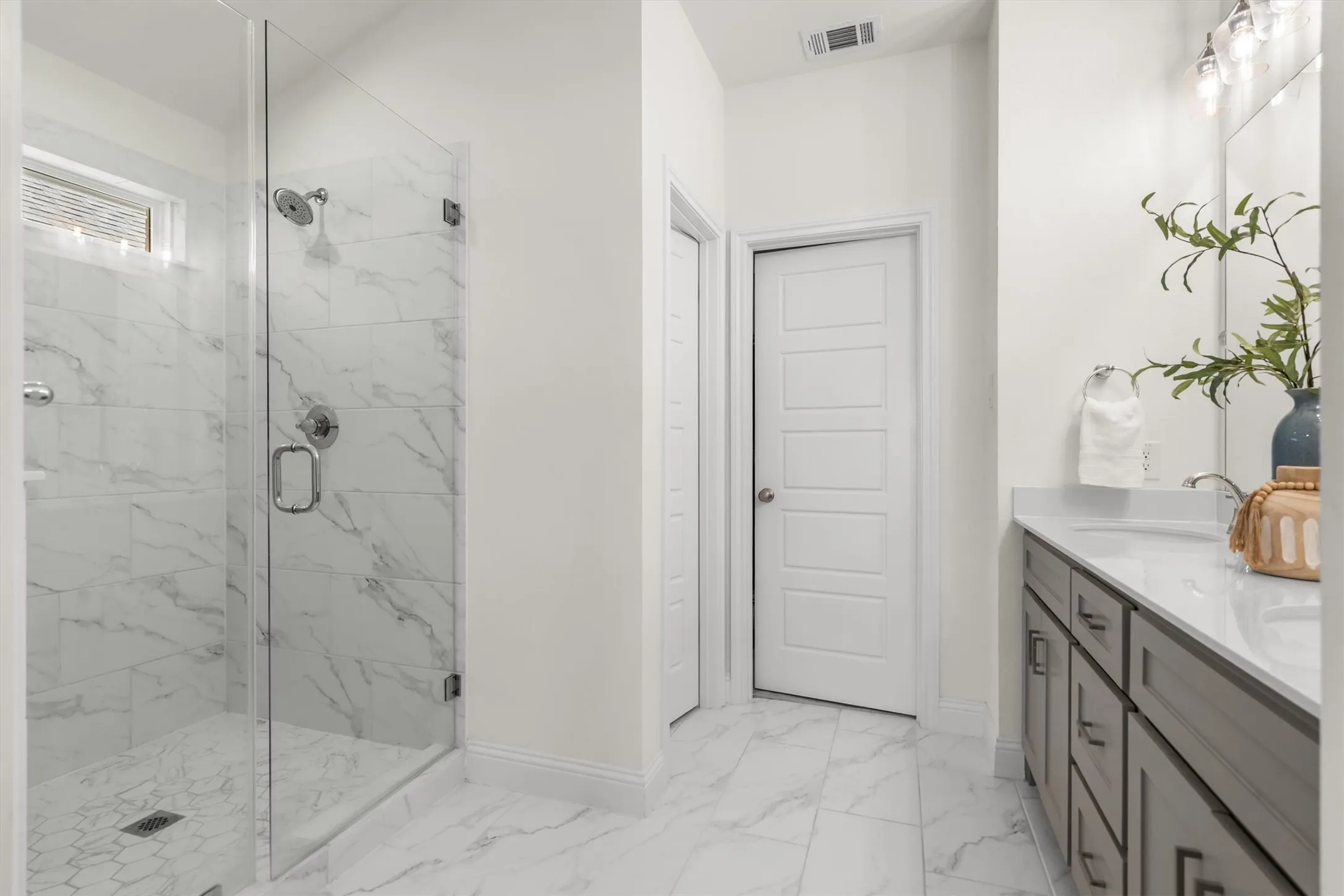Townhouse For Sale in Tarrant County , 306 Sunset Lane, Fort Worth, Texas 76114, 3 Bedroom, 3 Bathroom, 2 Garage spaces, 1,900 Sqft, built in 2023, mls#21357366, Real Estate Agent in Fort Worth, Homes For Sale in Tarrant county, Homes For Sale in Fort Worth, Realtor in Fort Worth Texas, Real Estate Brokerage Independent Realty Texas, Luminita Cordes Realtor