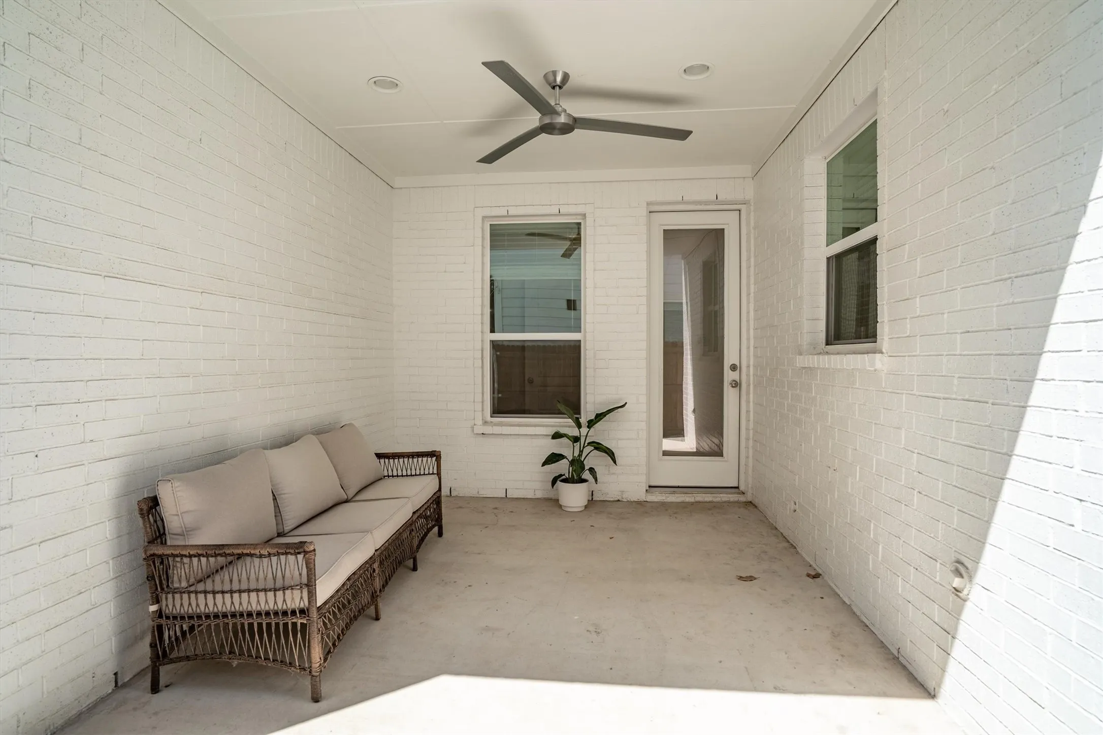 Townhouse For Sale in Tarrant County , 306 Sunset Lane, Fort Worth, Texas 76114, 3 Bedroom, 3 Bathroom, 2 Garage spaces, 1,900 Sqft, built in 2023, mls#21357366, Real Estate Agent in Fort Worth, Homes For Sale in Tarrant county, Homes For Sale in Fort Worth, Realtor in Fort Worth Texas, Real Estate Brokerage Independent Realty Texas, Luminita Cordes Realtor