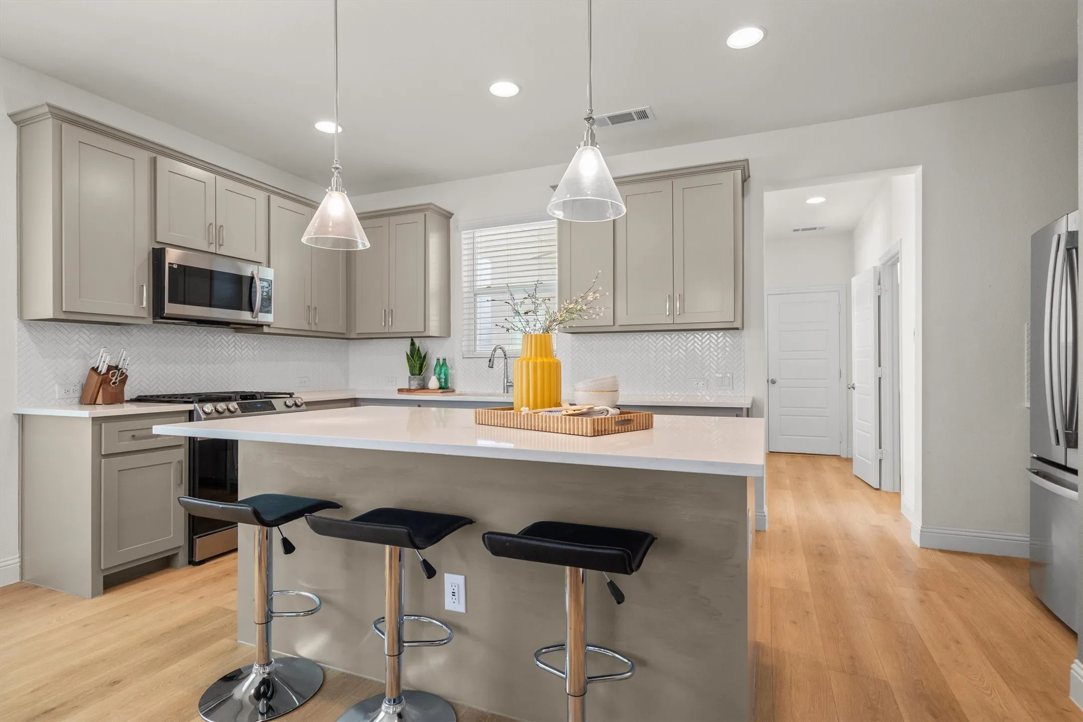 Townhouse For Sale in Tarrant County , 306 Sunset Lane, Fort Worth, Texas 76114, 3 Bedroom, 3 Bathroom, 2 Garage spaces, 1,900 Sqft, built in 2023, mls#21357366, Real Estate Agent in Fort Worth, Homes For Sale in Tarrant county, Homes For Sale in Fort Worth, Realtor in Fort Worth Texas, Real Estate Brokerage Independent Realty Texas, Luminita Cordes Realtor