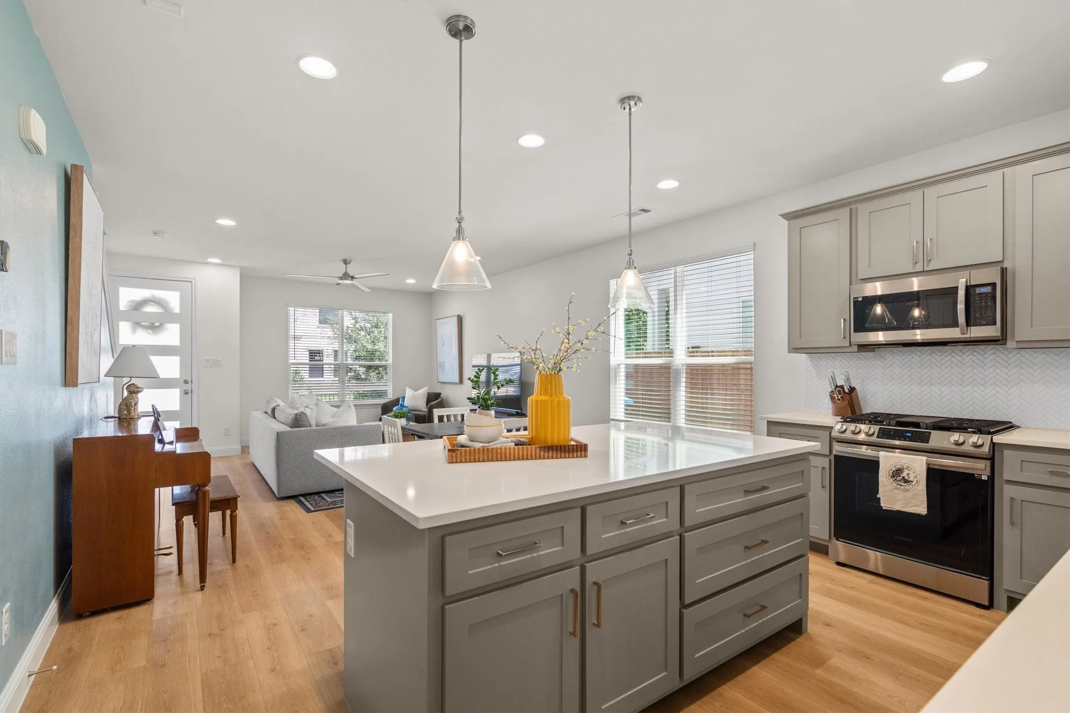 Townhouse For Sale in Tarrant County , 306 Sunset Lane, Fort Worth, Texas 76114, 3 Bedroom, 3 Bathroom, 2 Garage spaces, 1,900 Sqft, built in 2023, mls#21357366, Real Estate Agent in Fort Worth, Homes For Sale in Tarrant county, Homes For Sale in Fort Worth, Realtor in Fort Worth Texas, Real Estate Brokerage Independent Realty Texas, Luminita Cordes Realtor