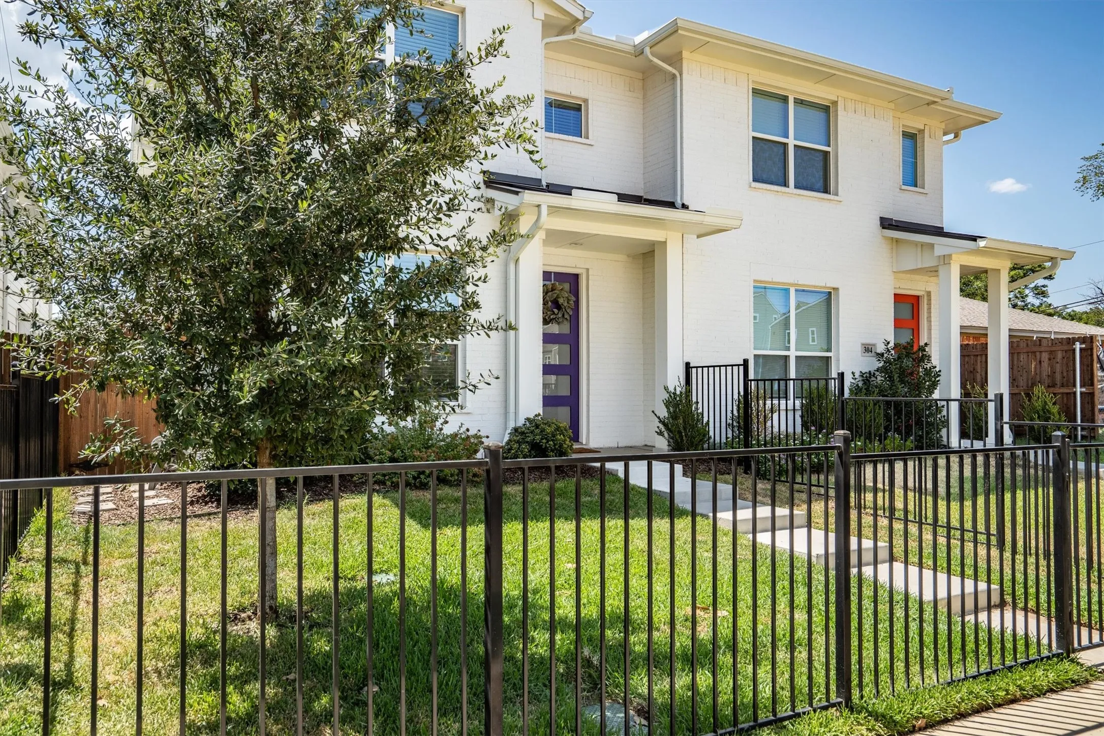 Townhouse For Sale in Tarrant County , 306 Sunset Lane, Fort Worth, Texas 76114, 3 Bedroom, 3 Bathroom, 2 Garage spaces, 1,900 Sqft, built in 2023, mls#21357366, Real Estate Agent in Fort Worth, Homes For Sale in Tarrant county, Homes For Sale in Fort Worth, Realtor in Fort Worth Texas, Real Estate Brokerage Independent Realty Texas, Luminita Cordes Realtor