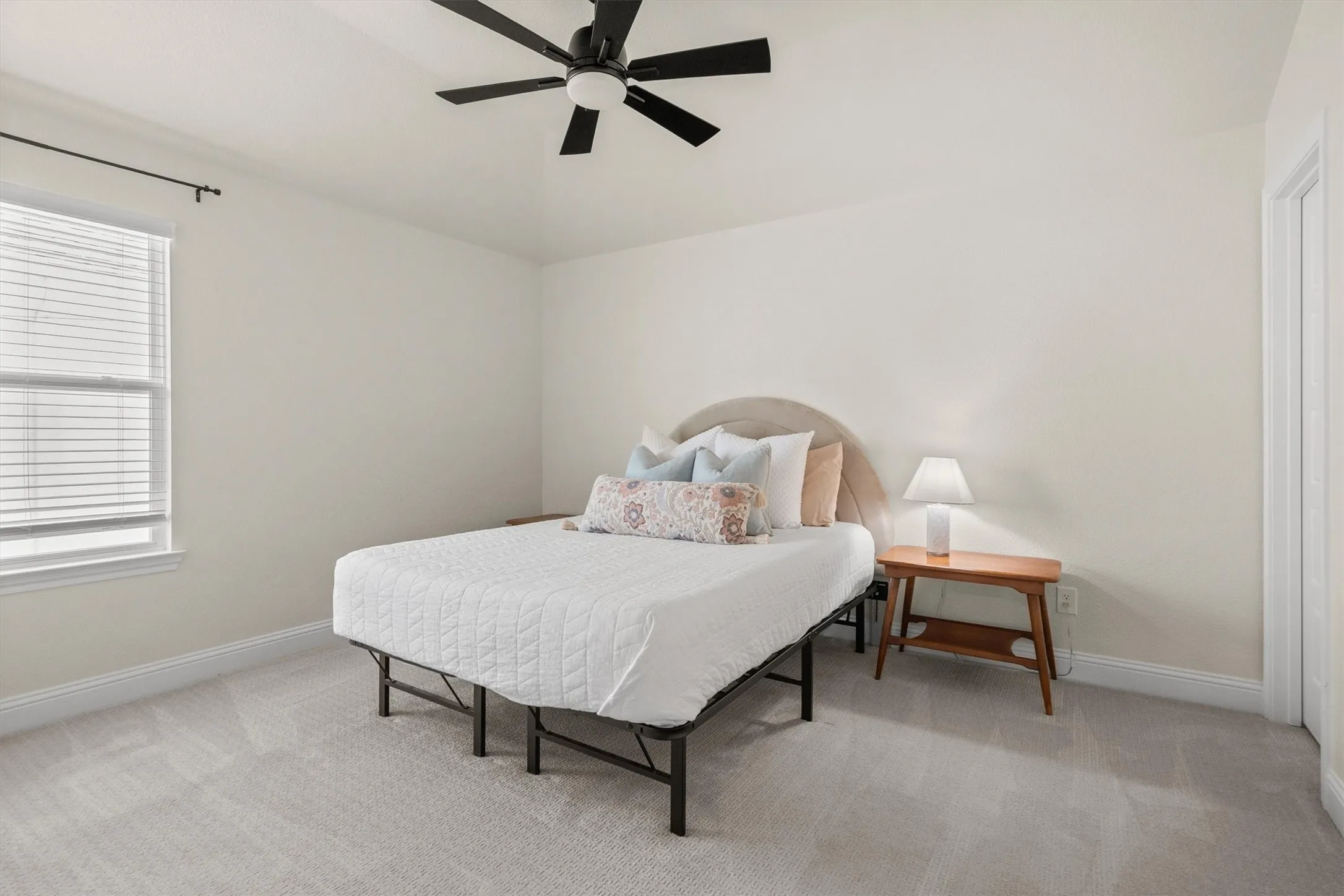 Townhouse For Sale in Tarrant County , 306 Sunset Lane, Fort Worth, Texas 76114, 3 Bedroom, 3 Bathroom, 2 Garage spaces, 1,900 Sqft, built in 2023, mls#21357366, Real Estate Agent in Fort Worth, Homes For Sale in Tarrant county, Homes For Sale in Fort Worth, Realtor in Fort Worth Texas, Real Estate Brokerage Independent Realty Texas, Luminita Cordes Realtor