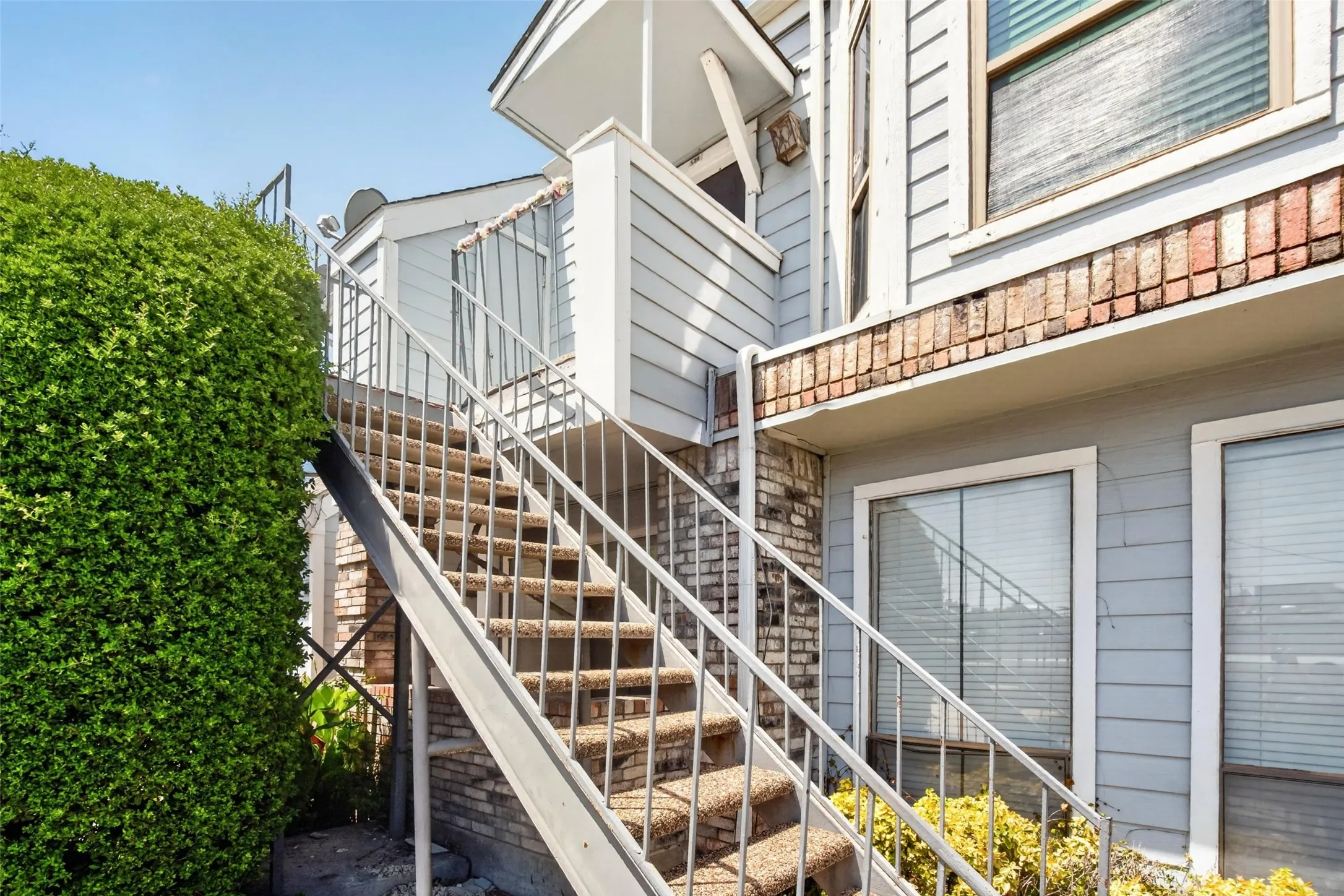 Condominium For Sale in Dallas County , 3404 Country Club Drive W 264, Irving, Texas 75038, 2 Bedroom, 1 Bathroom, Garage spaces, 1,000 Sqft, built in 1984, mls#21365163, Real Estate Agent in Irving, Homes For Sale in Dallas county, Homes For Sale in Irving, Realtor in Irving Texas, Real Estate Brokerage Independent Realty Texas, Luminita Cordes Realtor