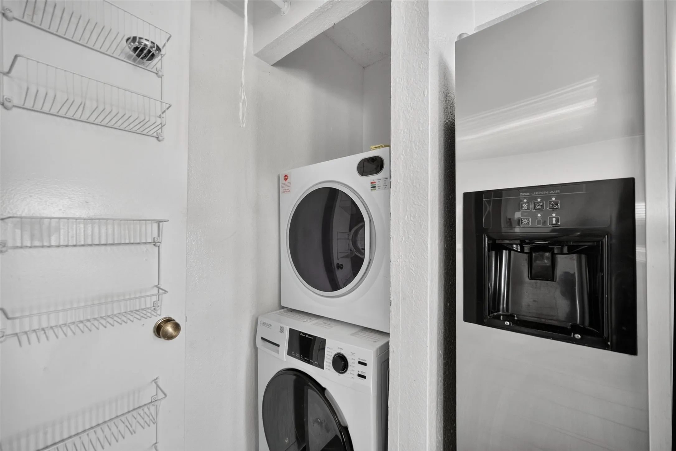 Condominium For Sale in Dallas County , 3404 Country Club Drive W 264, Irving, Texas 75038, 2 Bedroom, 1 Bathroom, Garage spaces, 1,000 Sqft, built in 1984, mls#21365163, Real Estate Agent in Irving, Homes For Sale in Dallas county, Homes For Sale in Irving, Realtor in Irving Texas, Real Estate Brokerage Independent Realty Texas, Luminita Cordes Realtor