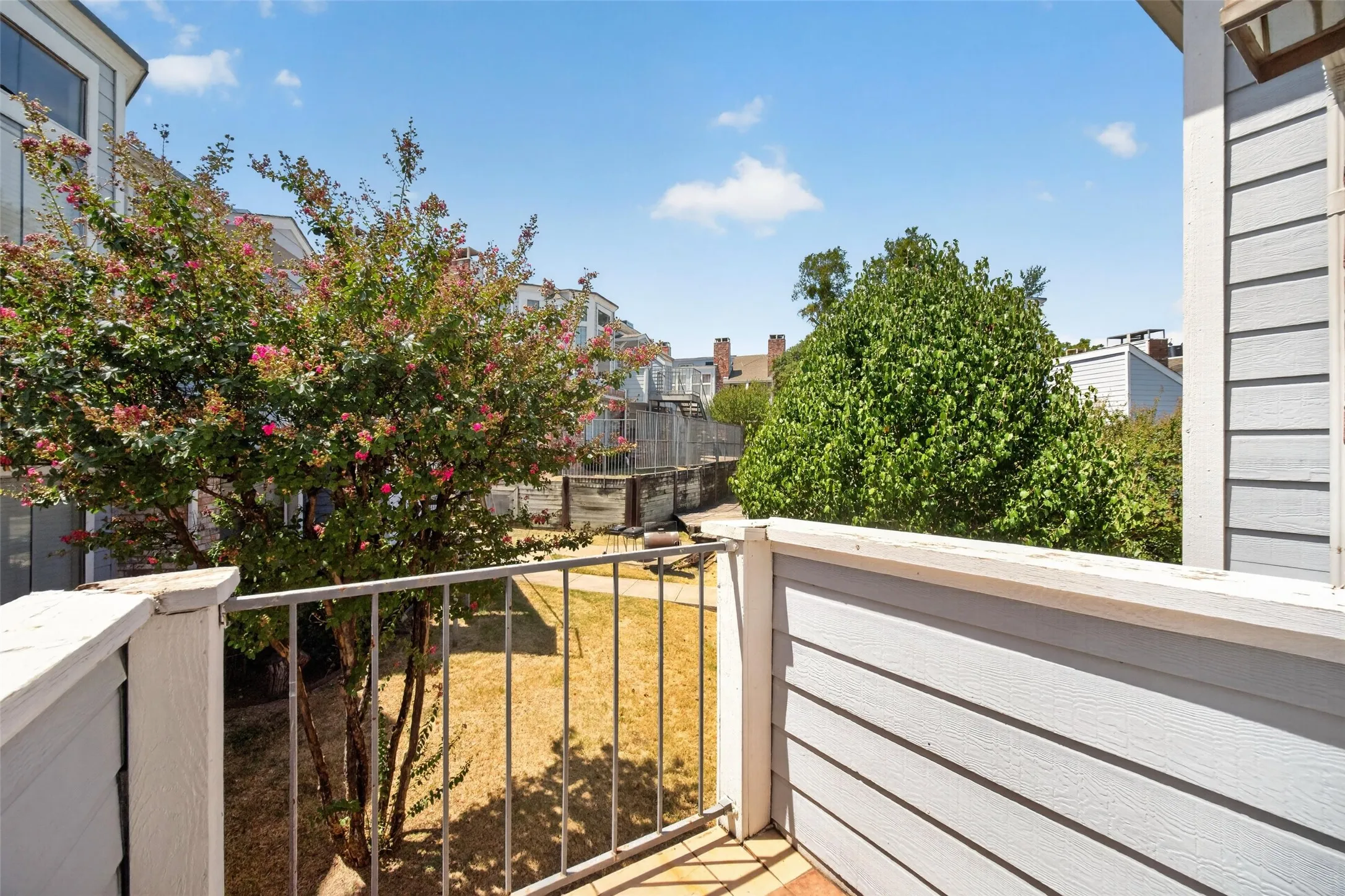 Condominium For Sale in Dallas County , 3404 Country Club Drive W 264, Irving, Texas 75038, 2 Bedroom, 1 Bathroom, Garage spaces, 1,000 Sqft, built in 1984, mls#21365163, Real Estate Agent in Irving, Homes For Sale in Dallas county, Homes For Sale in Irving, Realtor in Irving Texas, Real Estate Brokerage Independent Realty Texas, Luminita Cordes Realtor