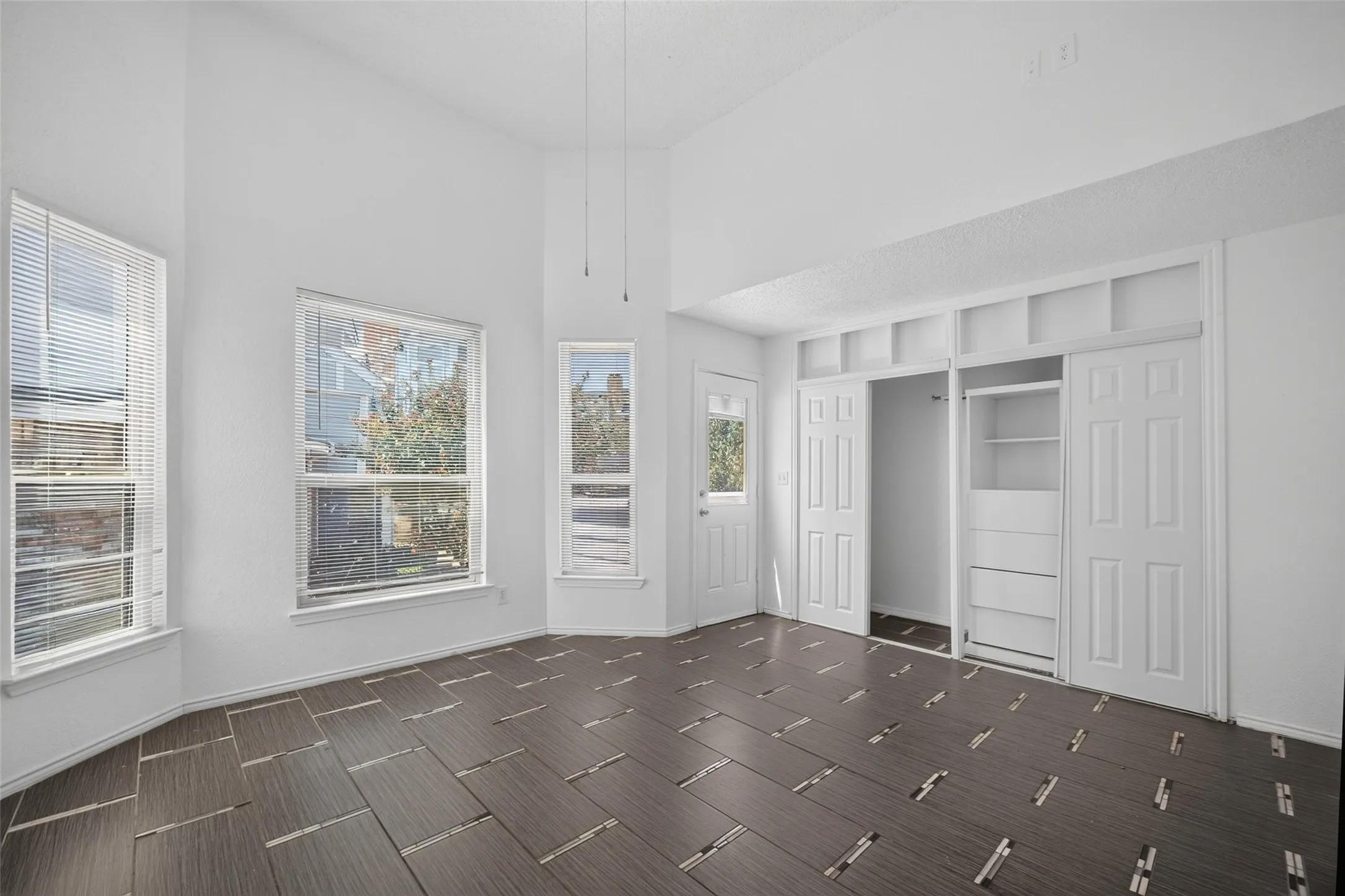 Condominium For Sale in Dallas County , 3404 Country Club Drive W 264, Irving, Texas 75038, 2 Bedroom, 1 Bathroom, Garage spaces, 1,000 Sqft, built in 1984, mls#21365163, Real Estate Agent in Irving, Homes For Sale in Dallas county, Homes For Sale in Irving, Realtor in Irving Texas, Real Estate Brokerage Independent Realty Texas, Luminita Cordes Realtor